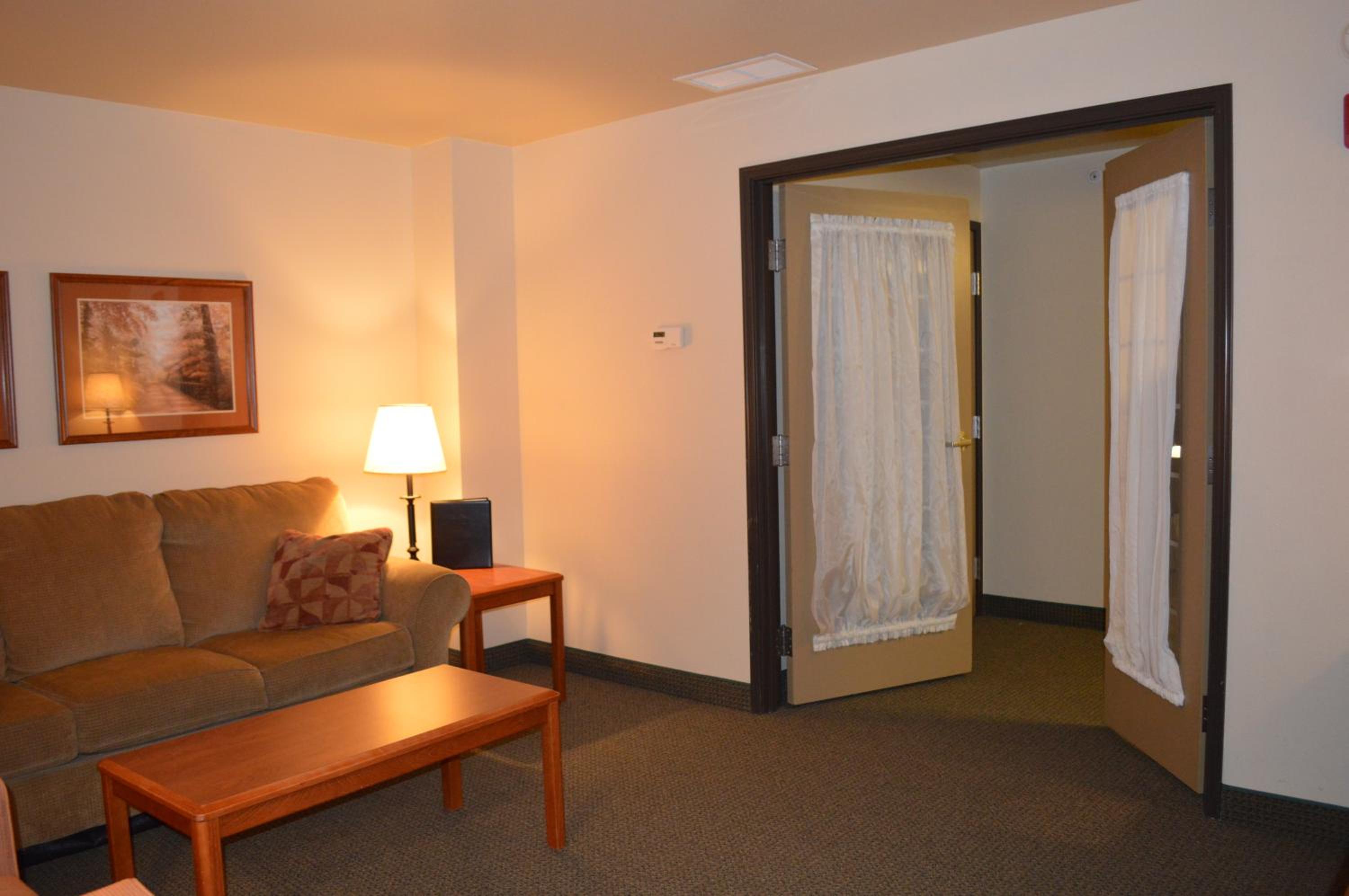 One-Bedroom King Suite - Non-Smoking photo 2
