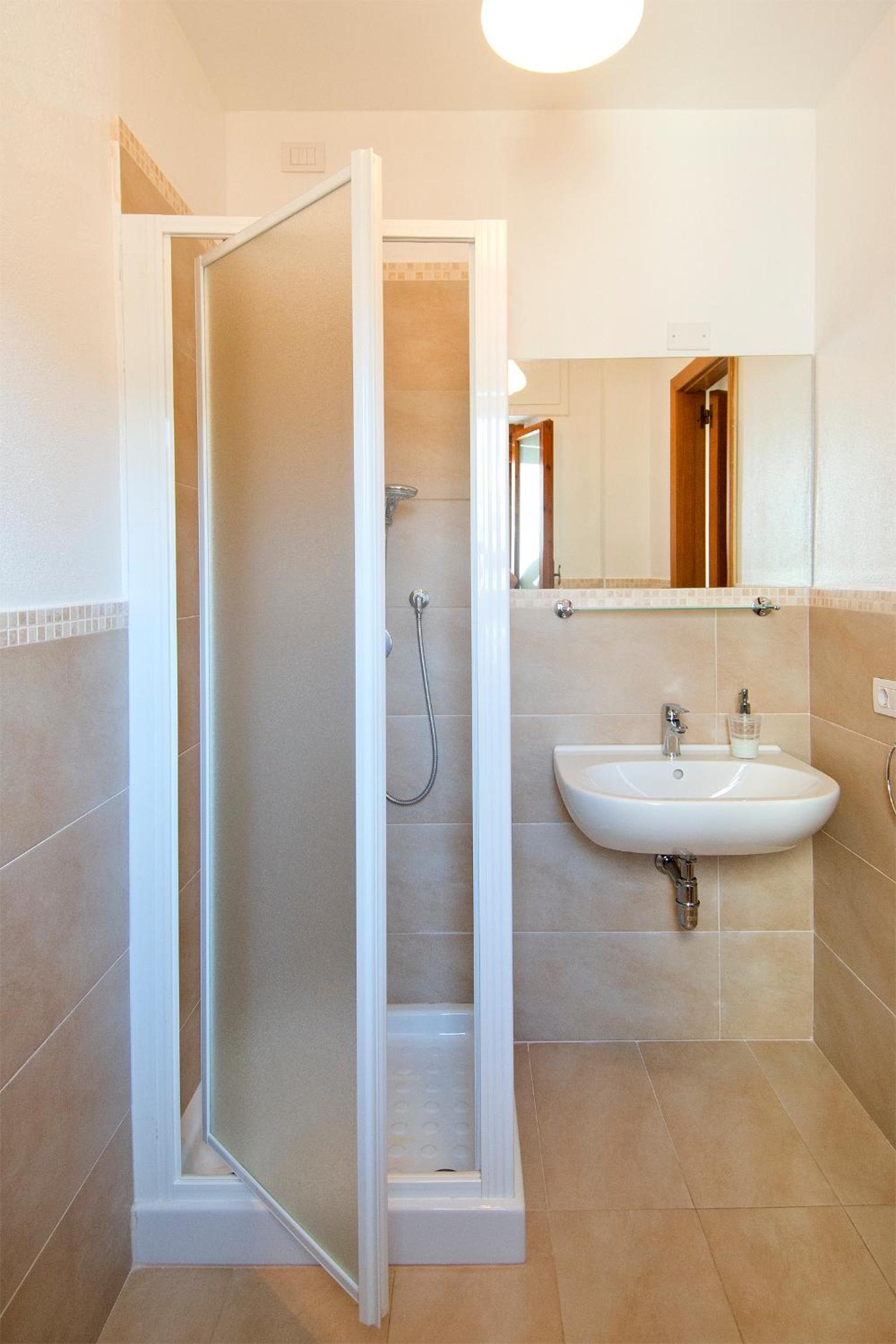 Double or Twin Room - Photo 9