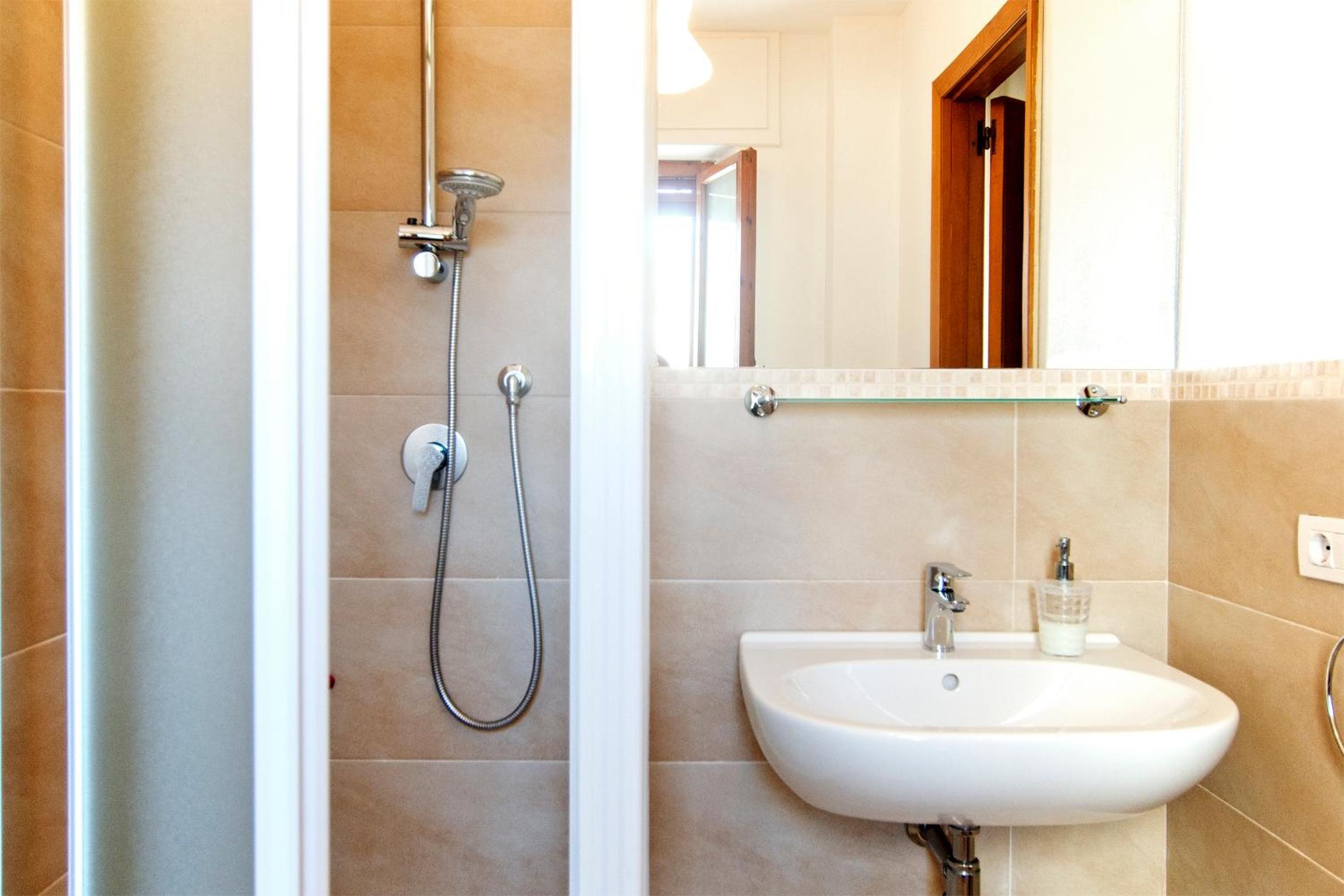 Double or Twin Room - Photo 8