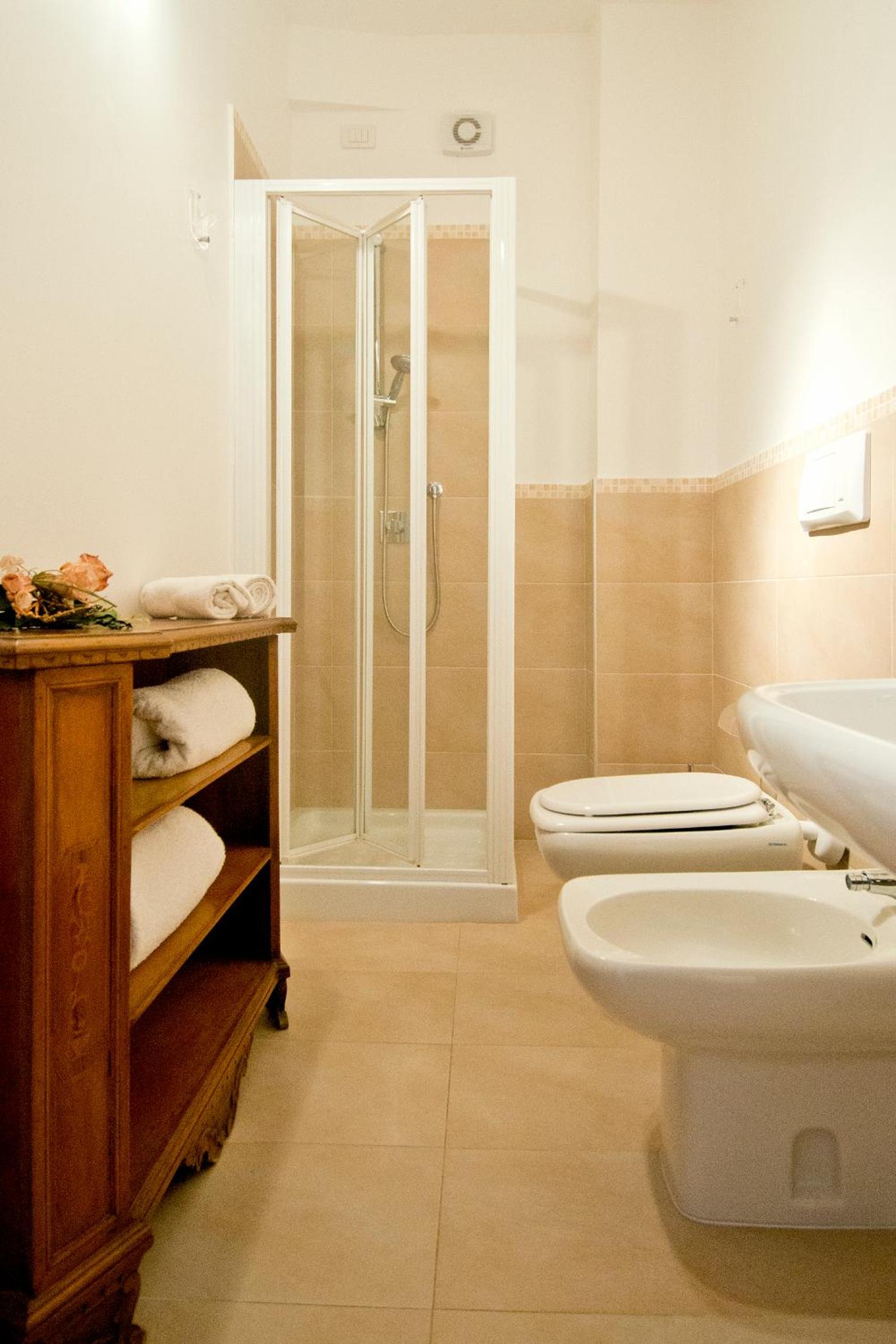 Double or Twin Room - Photo 6
