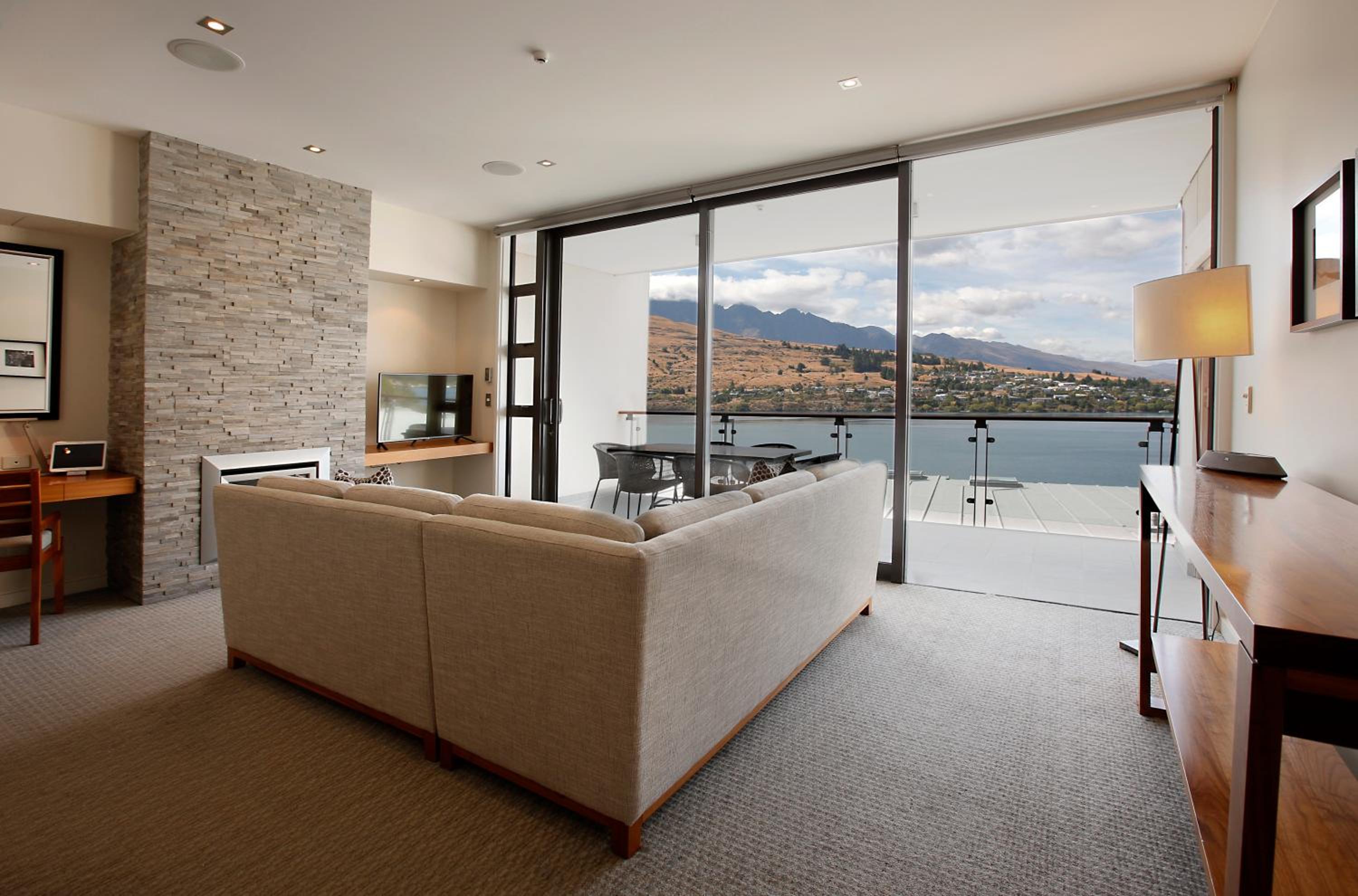 Executive Three-Bedroom Apartment with Lake View