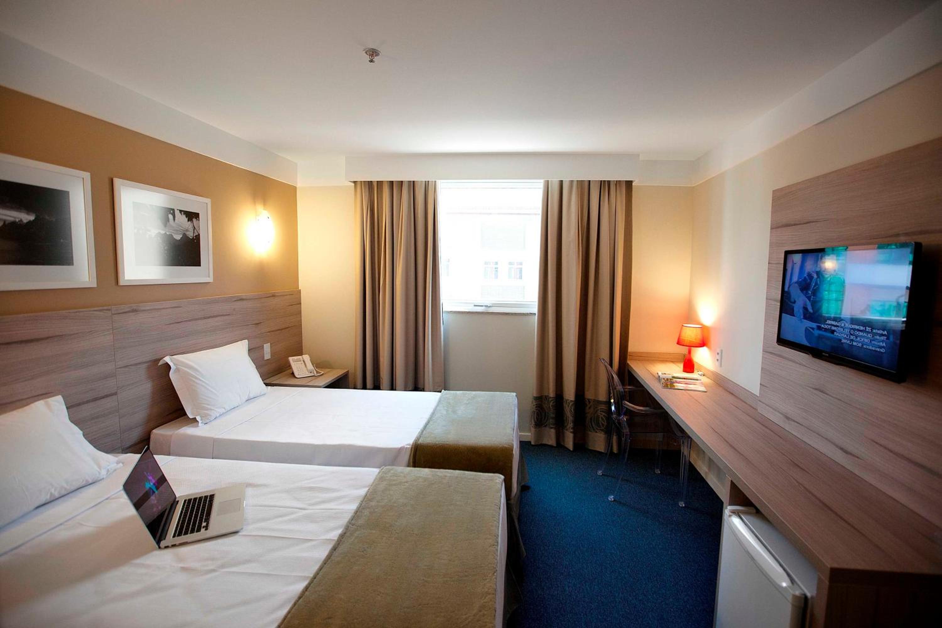 Standard Twin - 2 Twin Beds photo 2