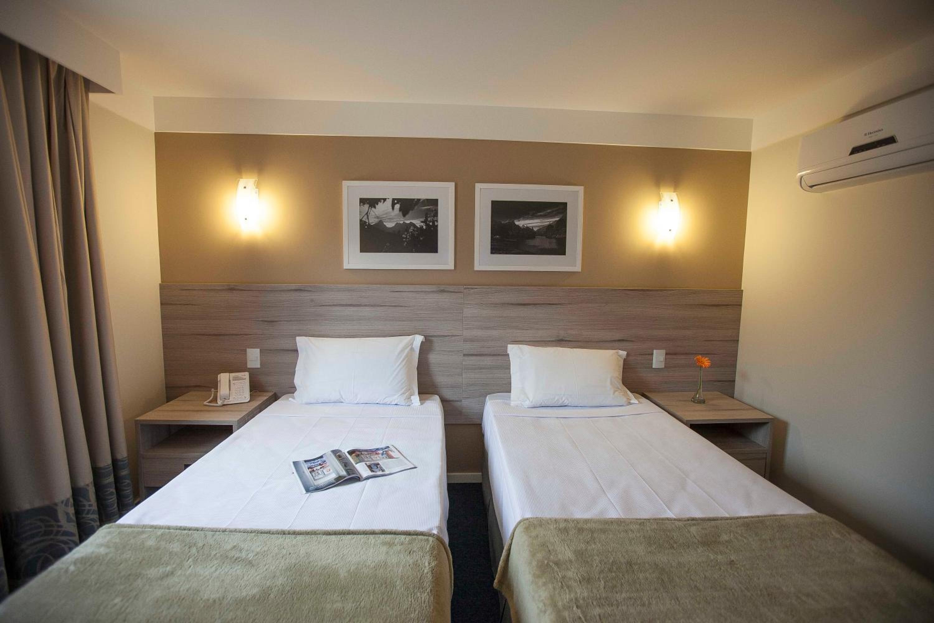 Standard Twin - 2 Twin Beds photo 3