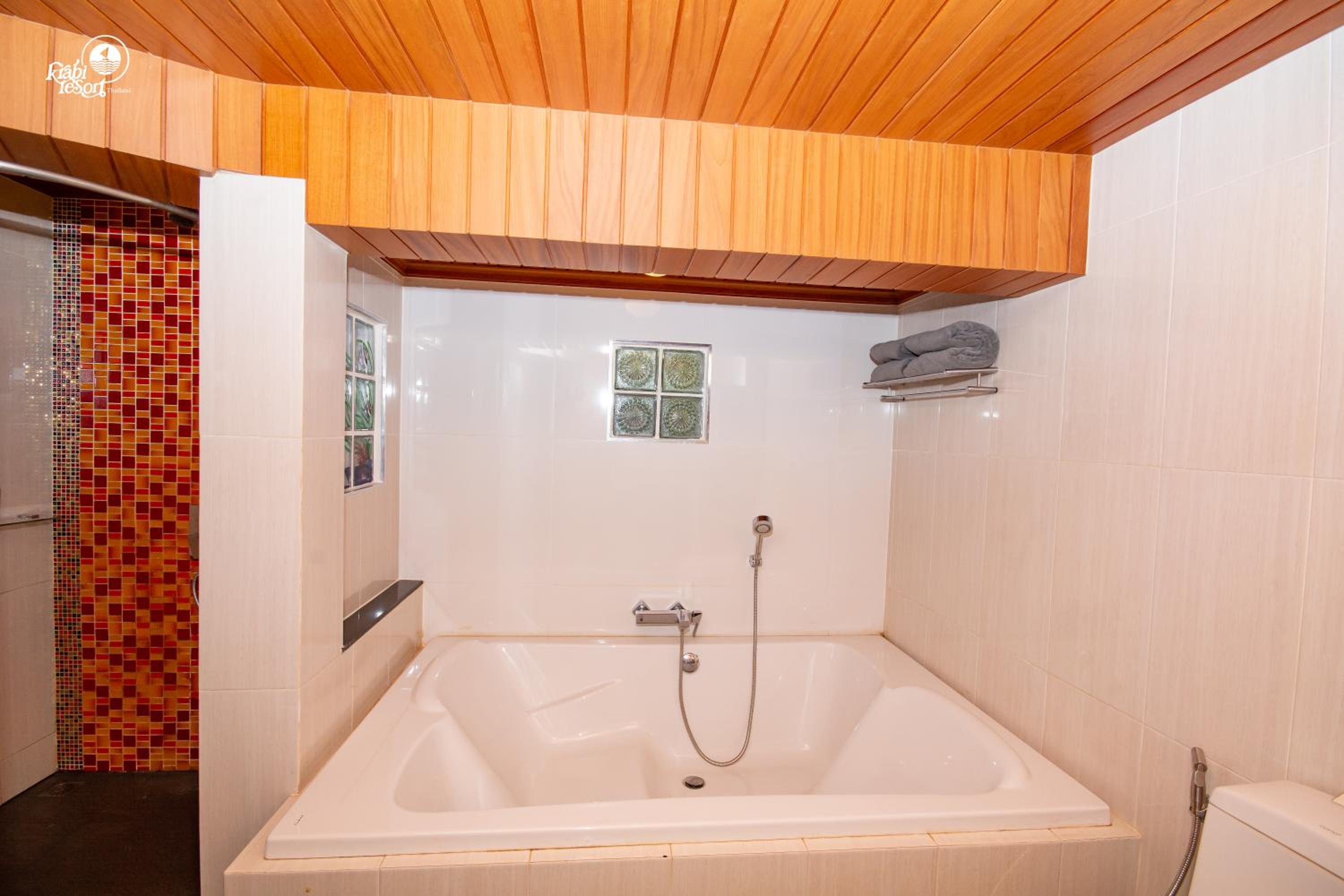 Suite with Spa Bath photo 3