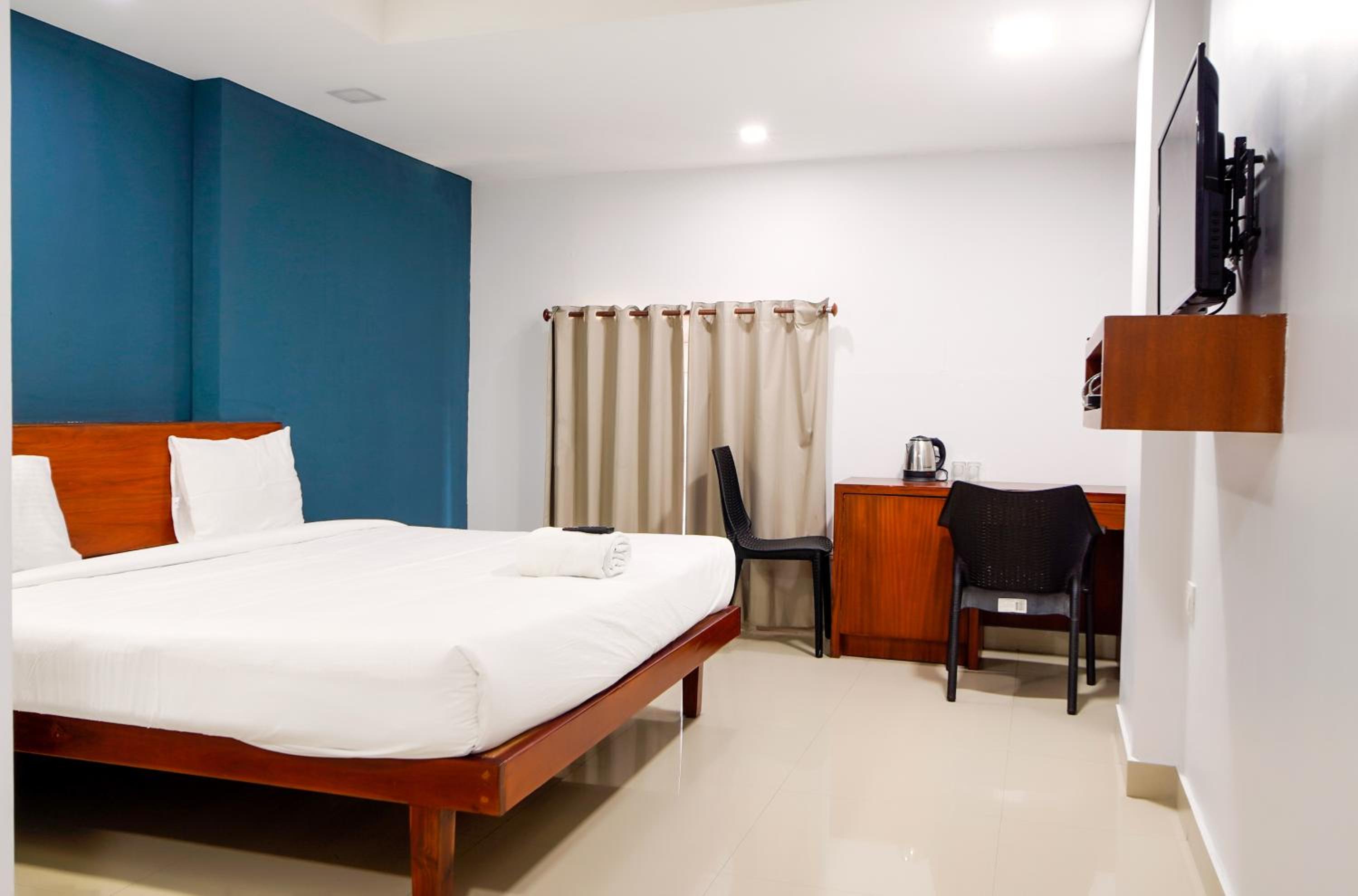 Deluxe Room - Photo 9
