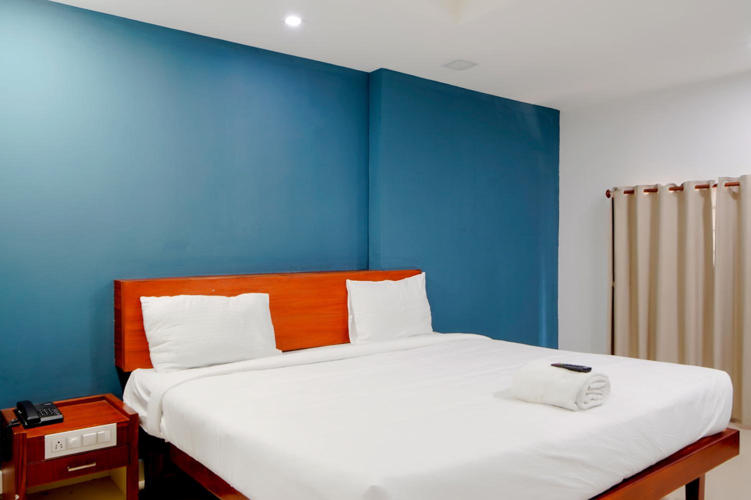 Deluxe Room - Photo 7