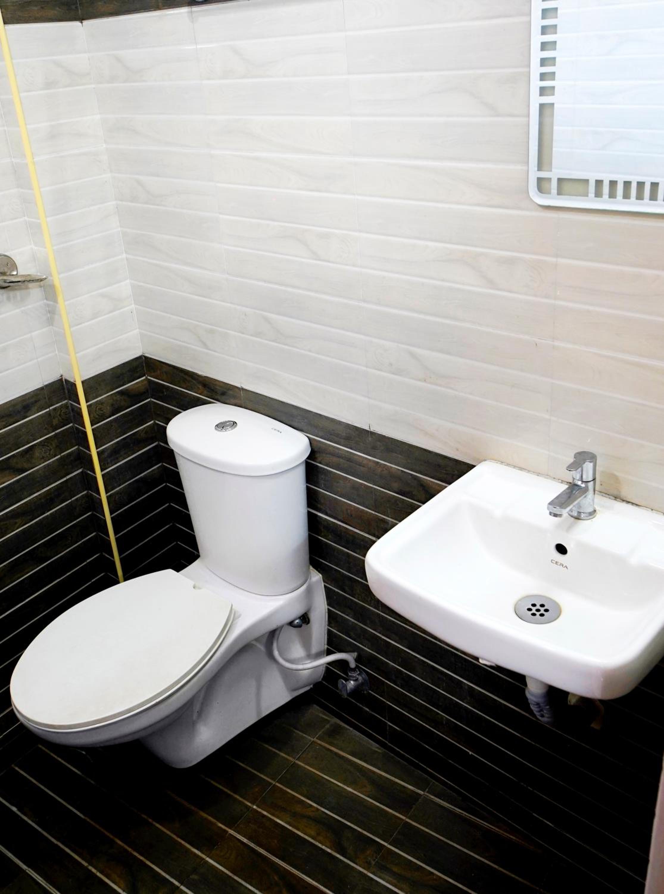 Standard Double Room with Fan - Photo 2