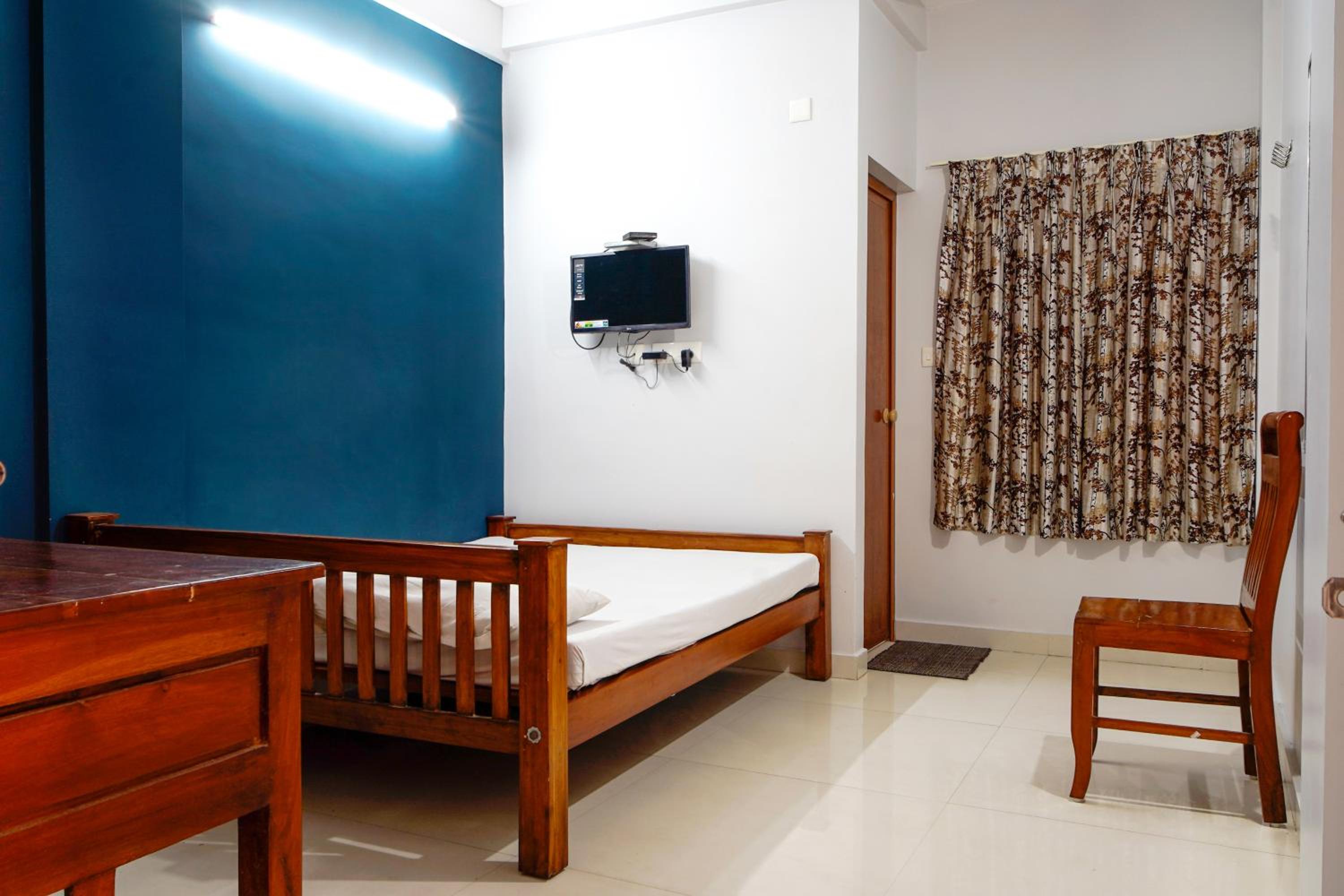 Standard Double Room with Fan - Photo 5