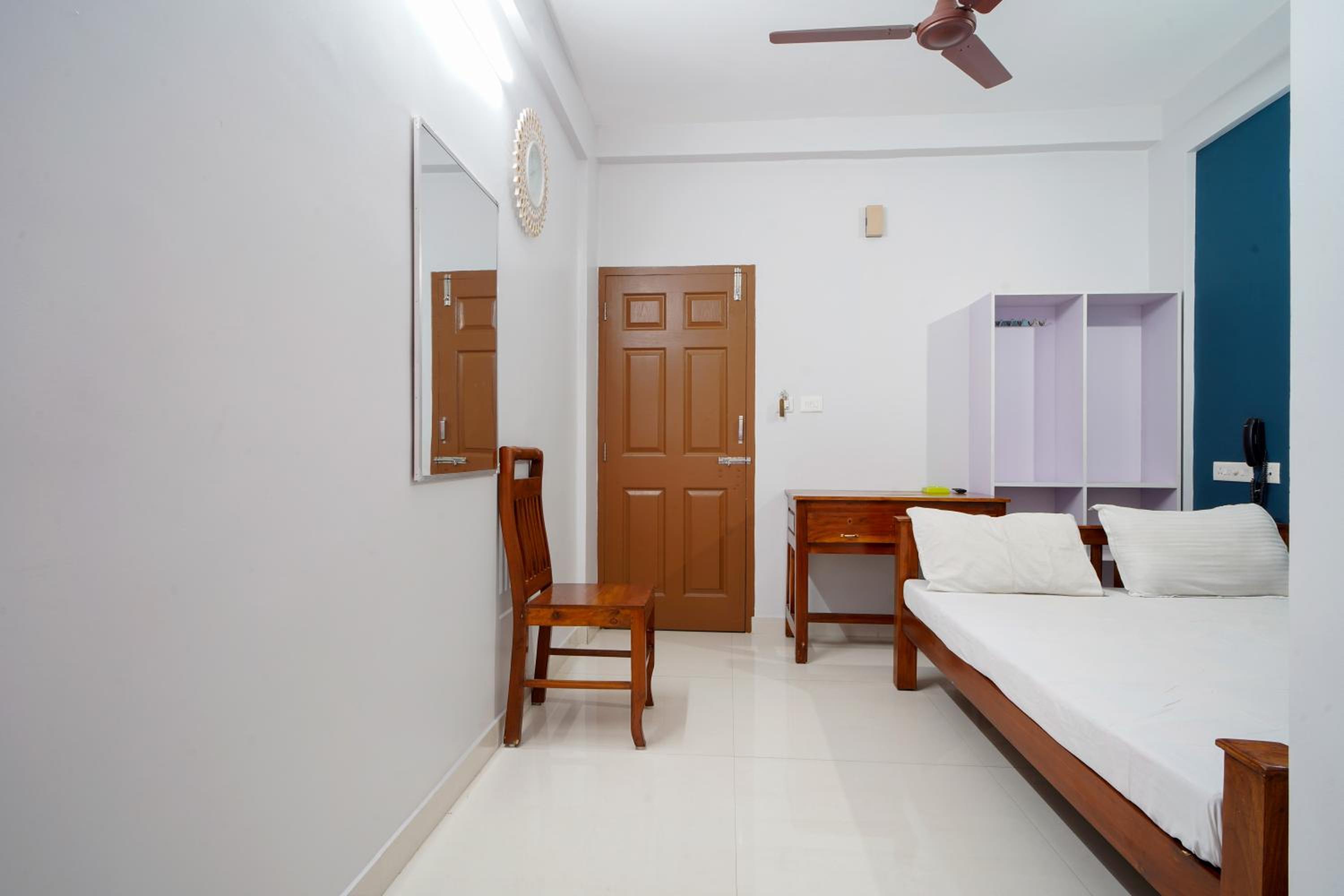 Standard Double Room with Fan - Photo 6