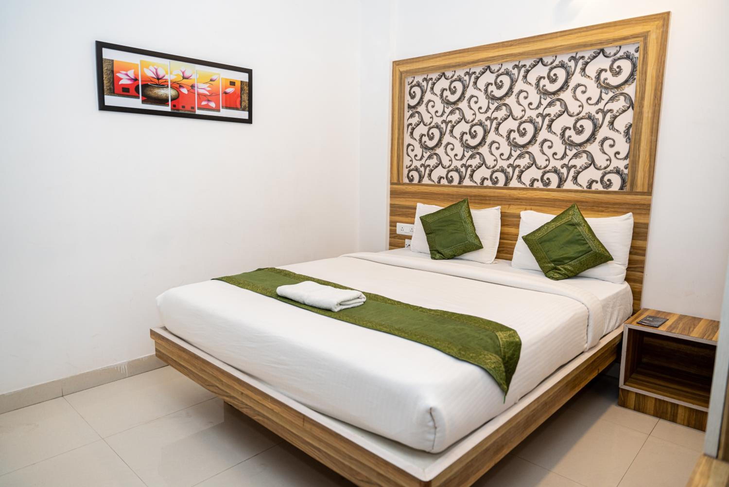 Deluxe Room - Photo 23