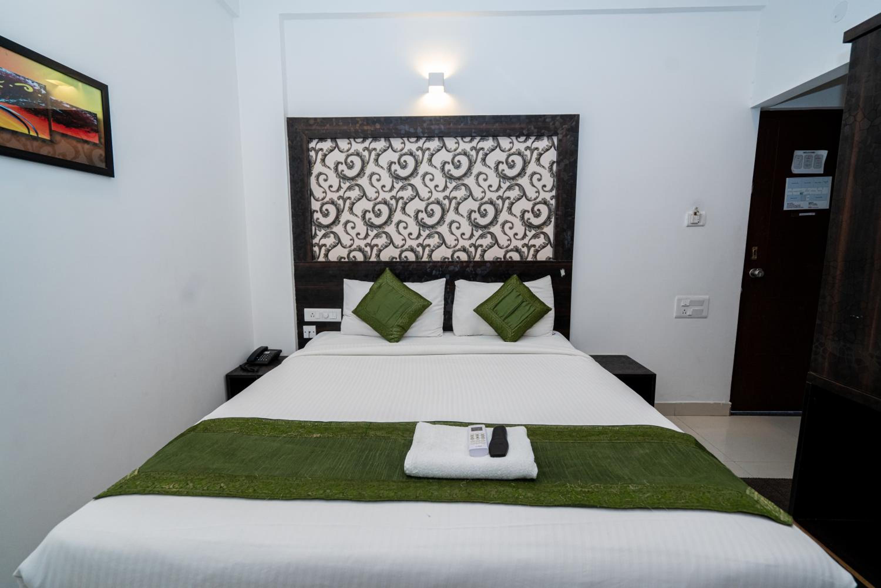 Deluxe Room - Photo 21
