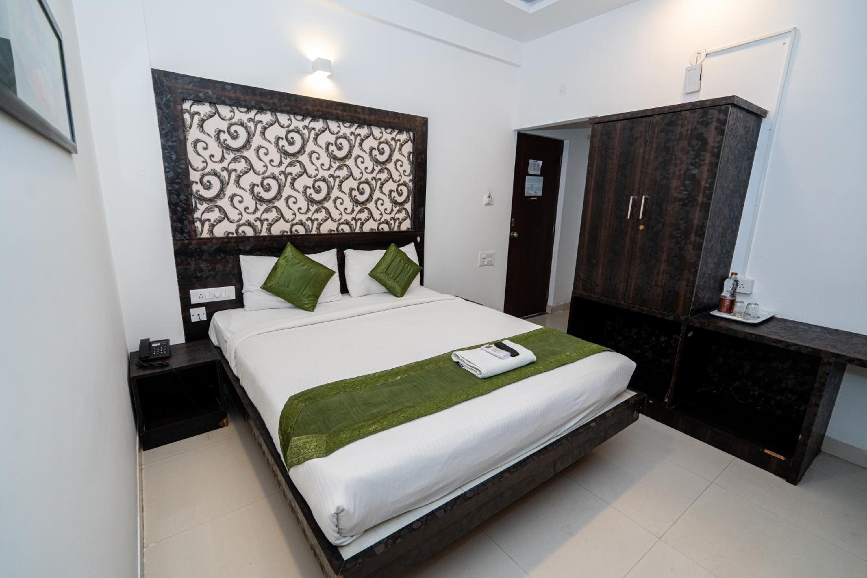 Deluxe Room - Photo 24
