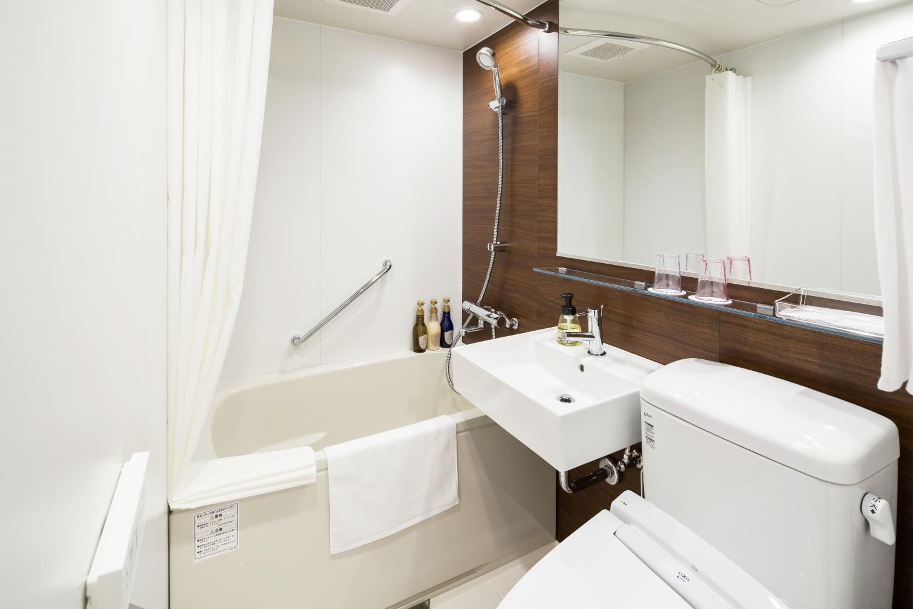 Twin Room - Disability Access - Ground floor photo 3