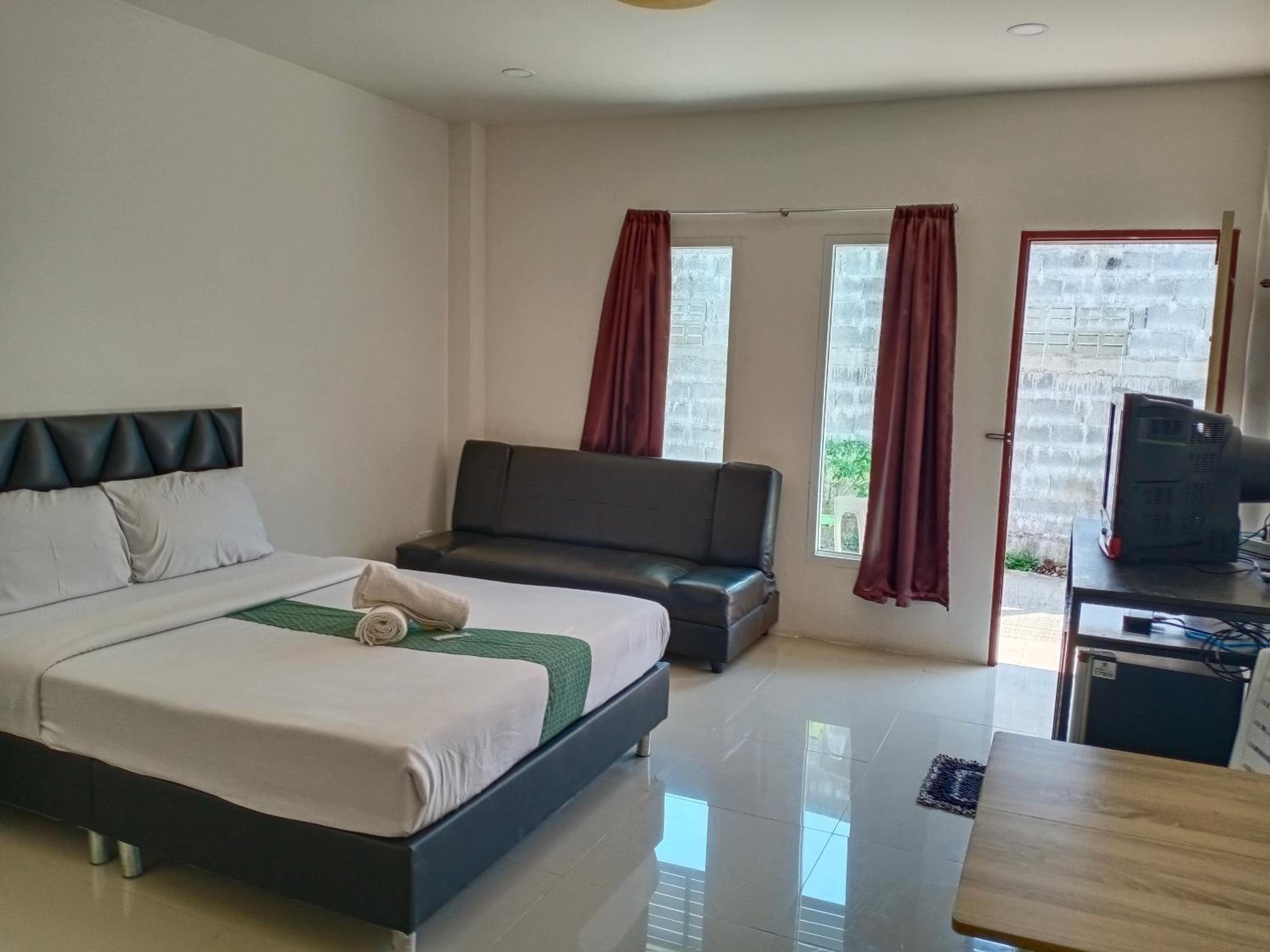 Queen Room with Balcony photo 1