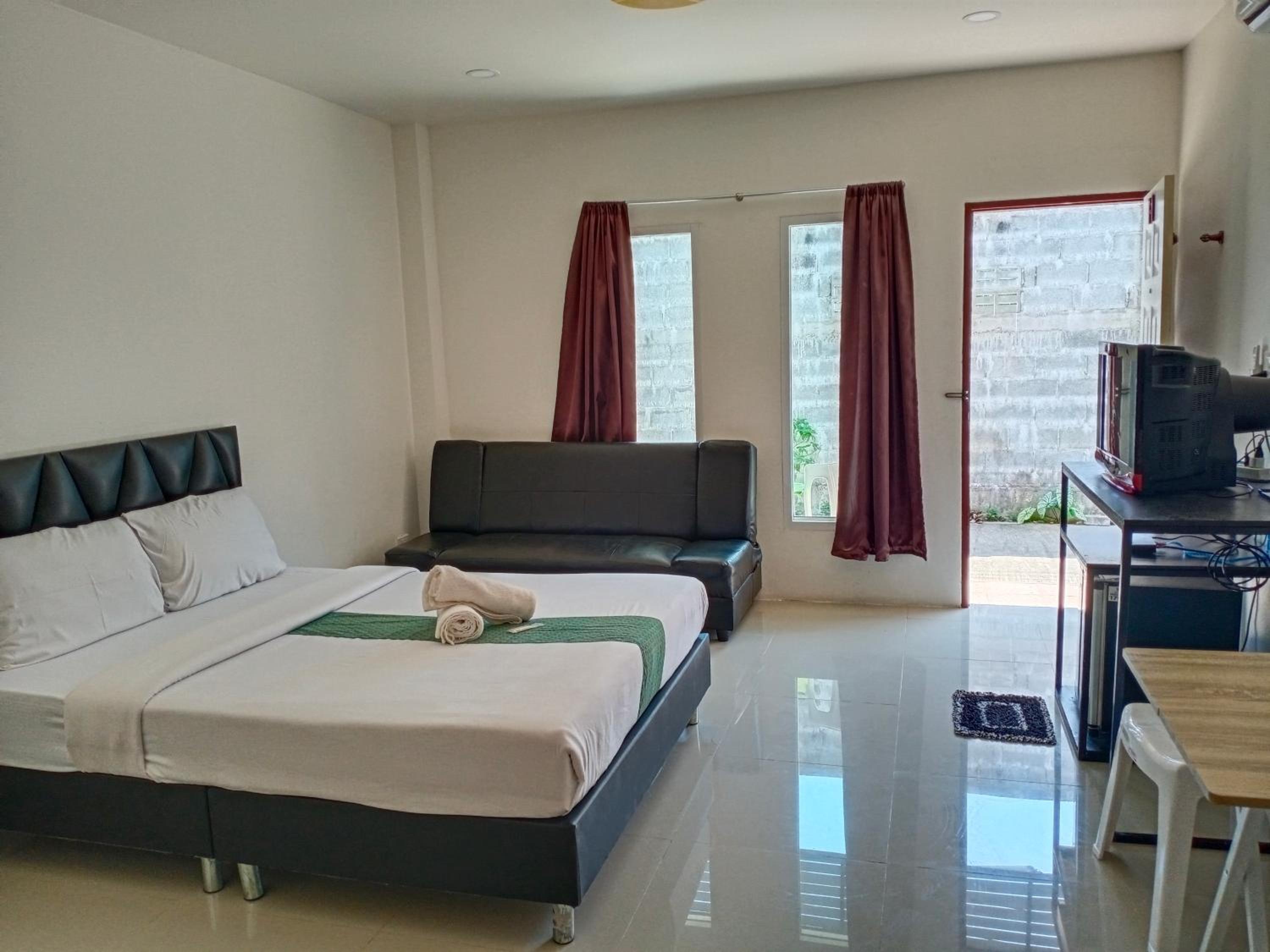 Queen Room with Balcony photo 2