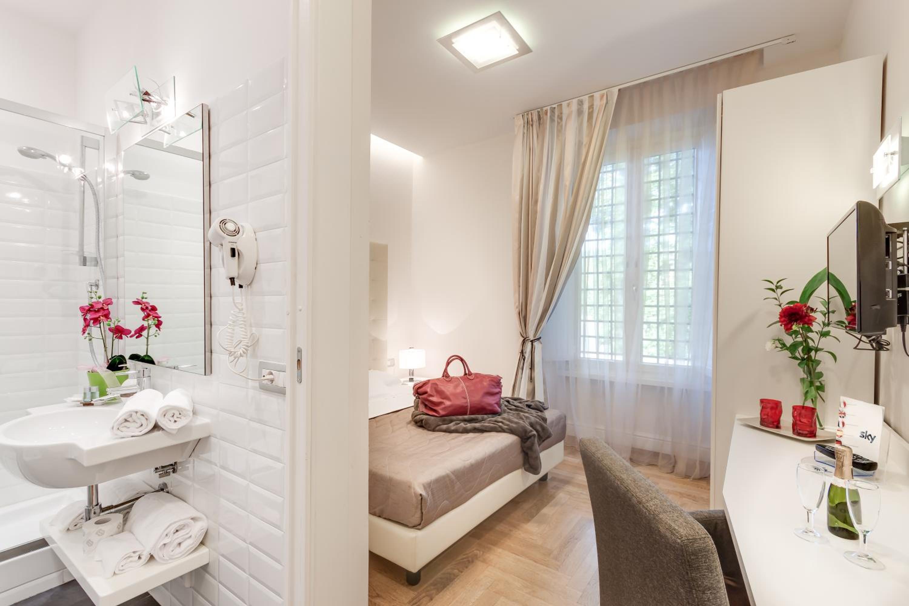 Small Double Room photo 1