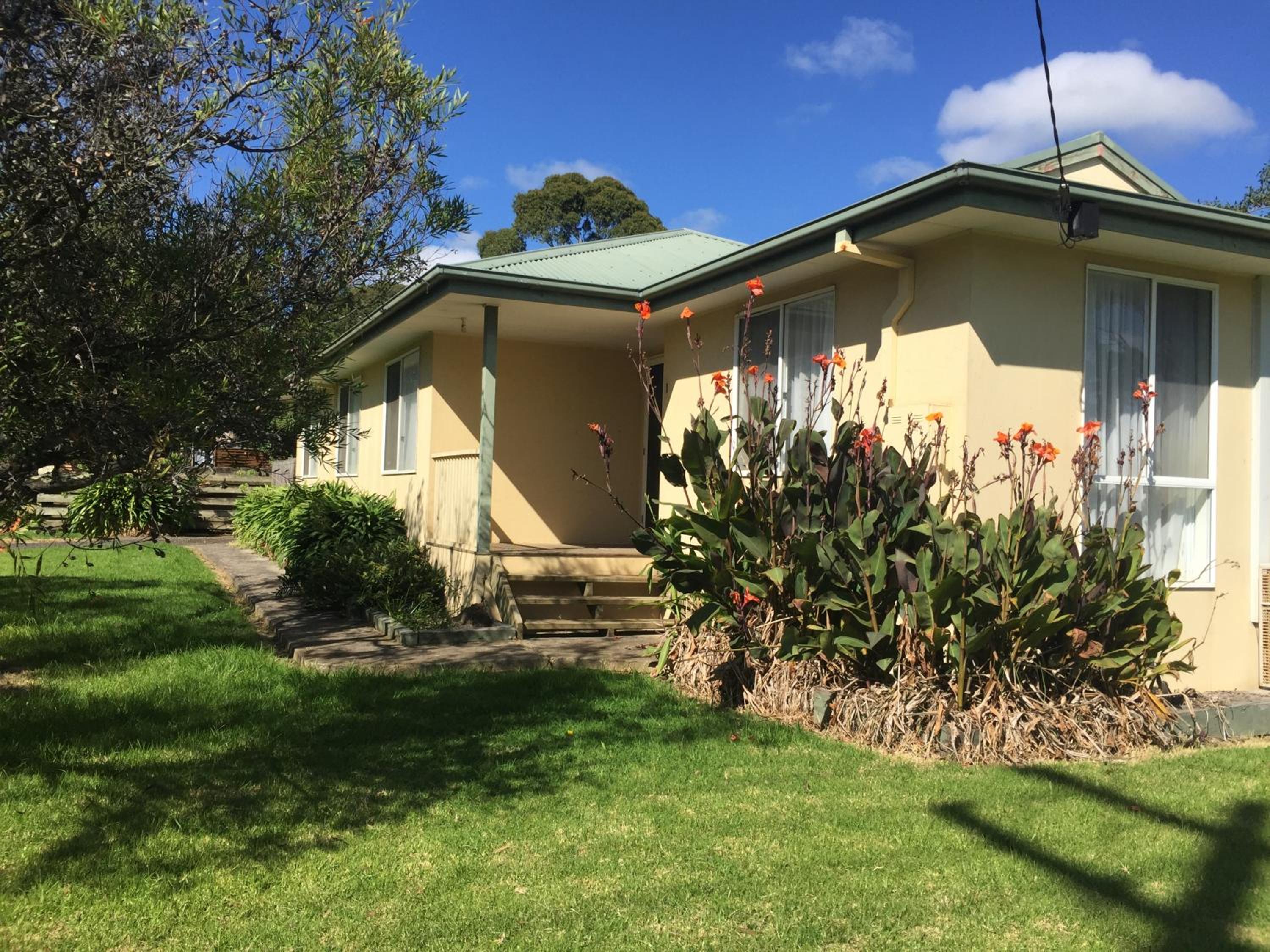 Three-Bedroom House (No Pets Allowed) photo 2