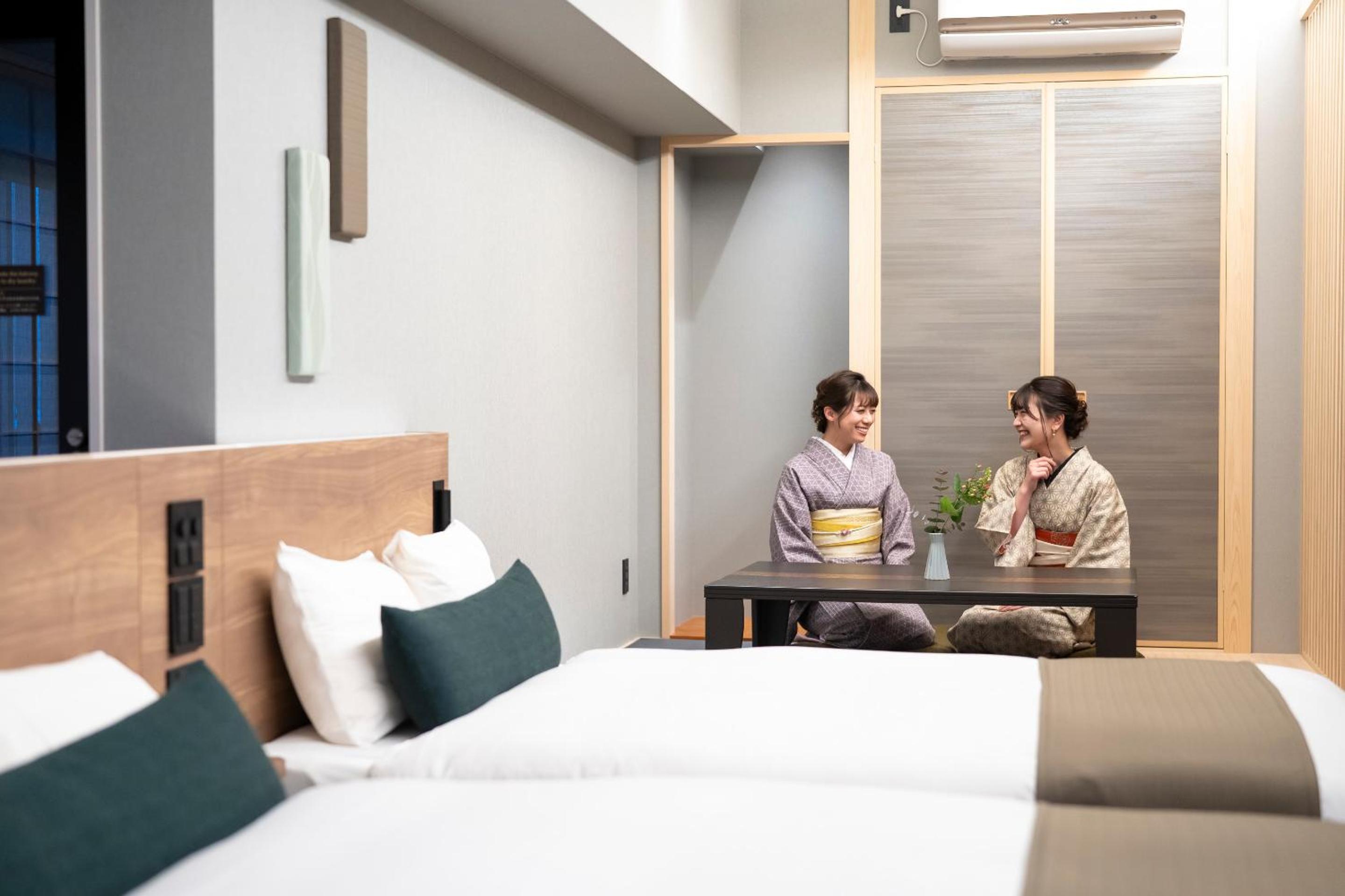 Deluxe Japanese Room - Photo 13