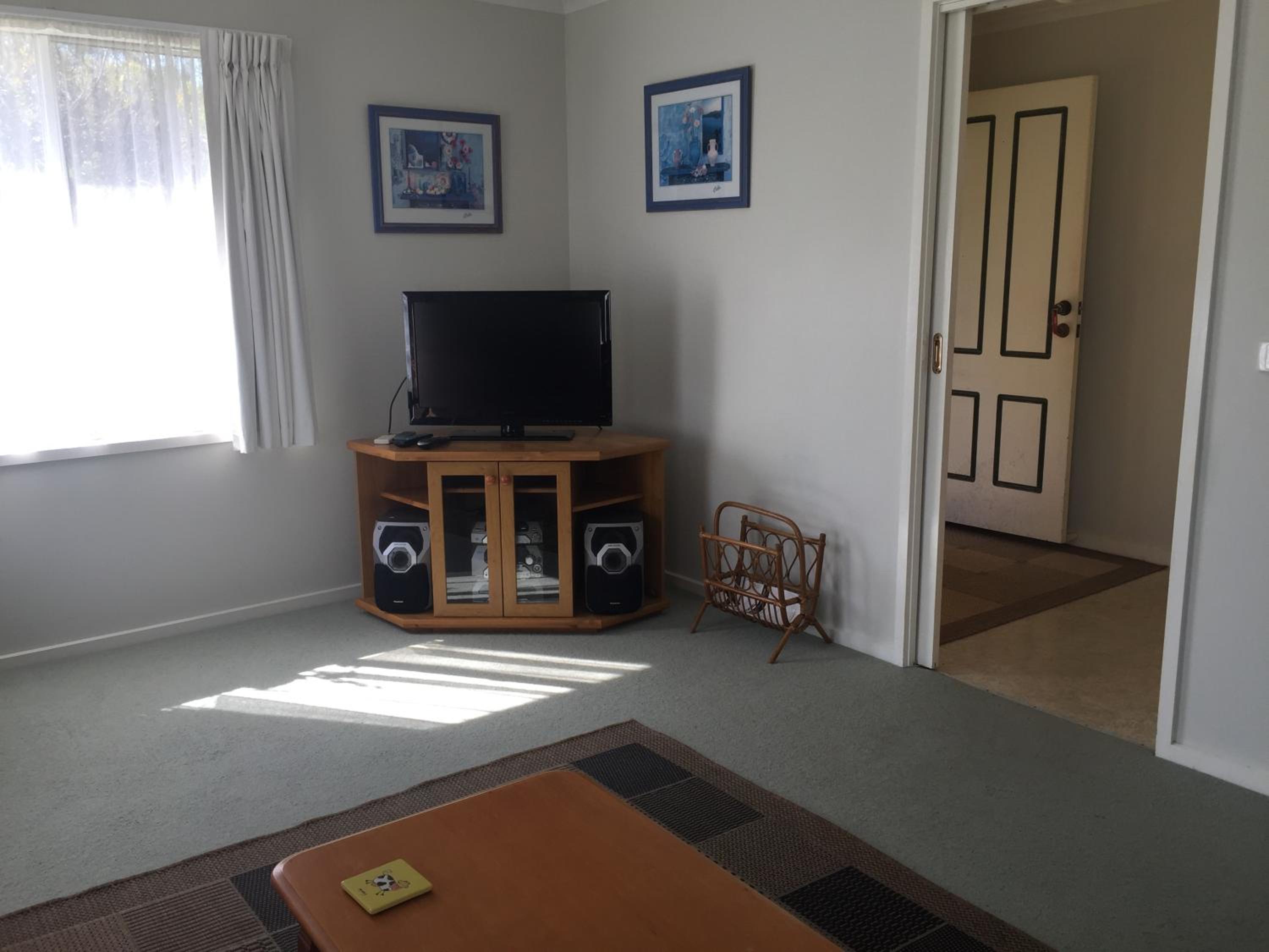 Three-Bedroom House (No Pets Allowed) photo 3