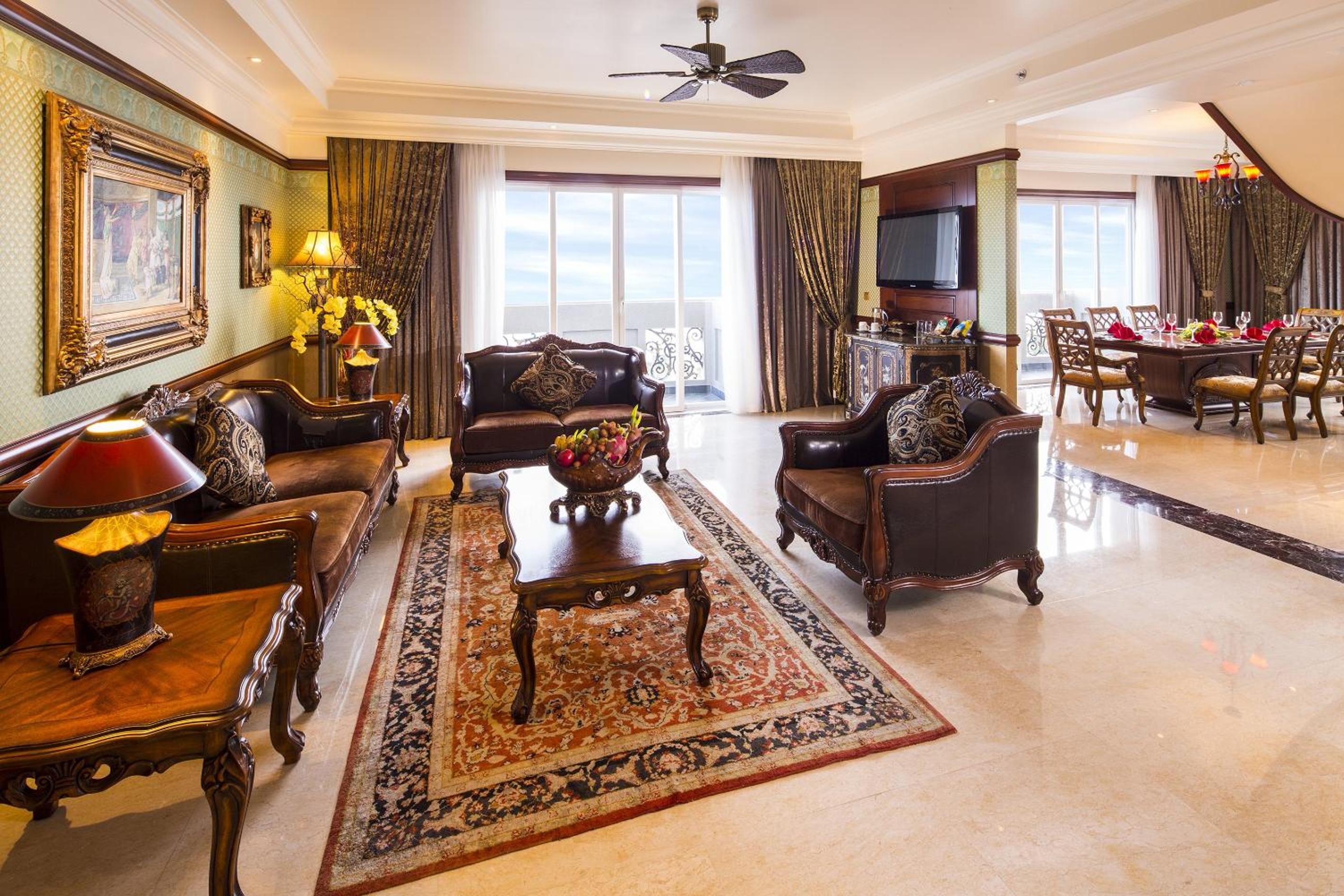 Heritage Imperial Suite - Photo 3