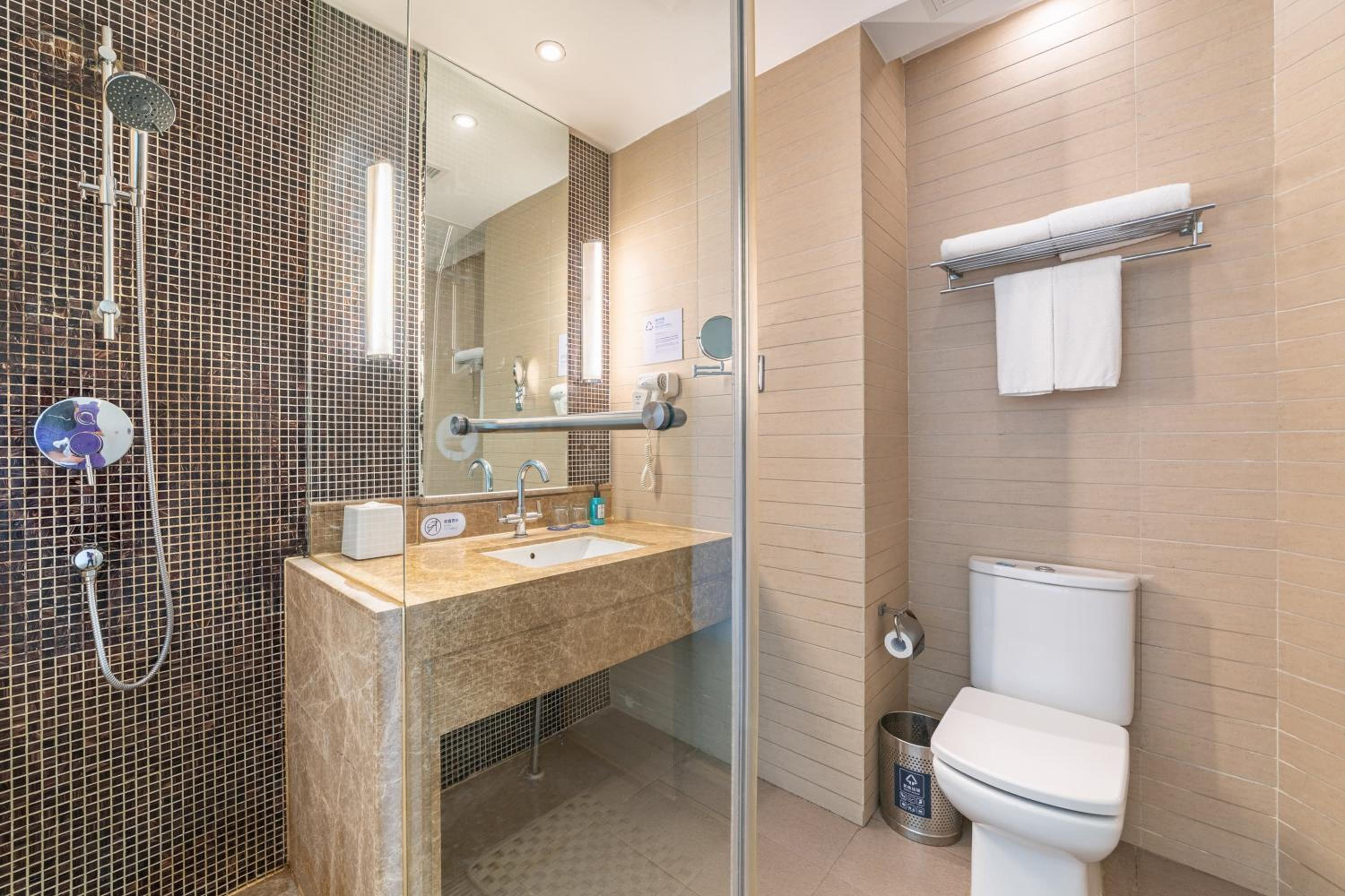 Standard Queen Room - Photo 4
