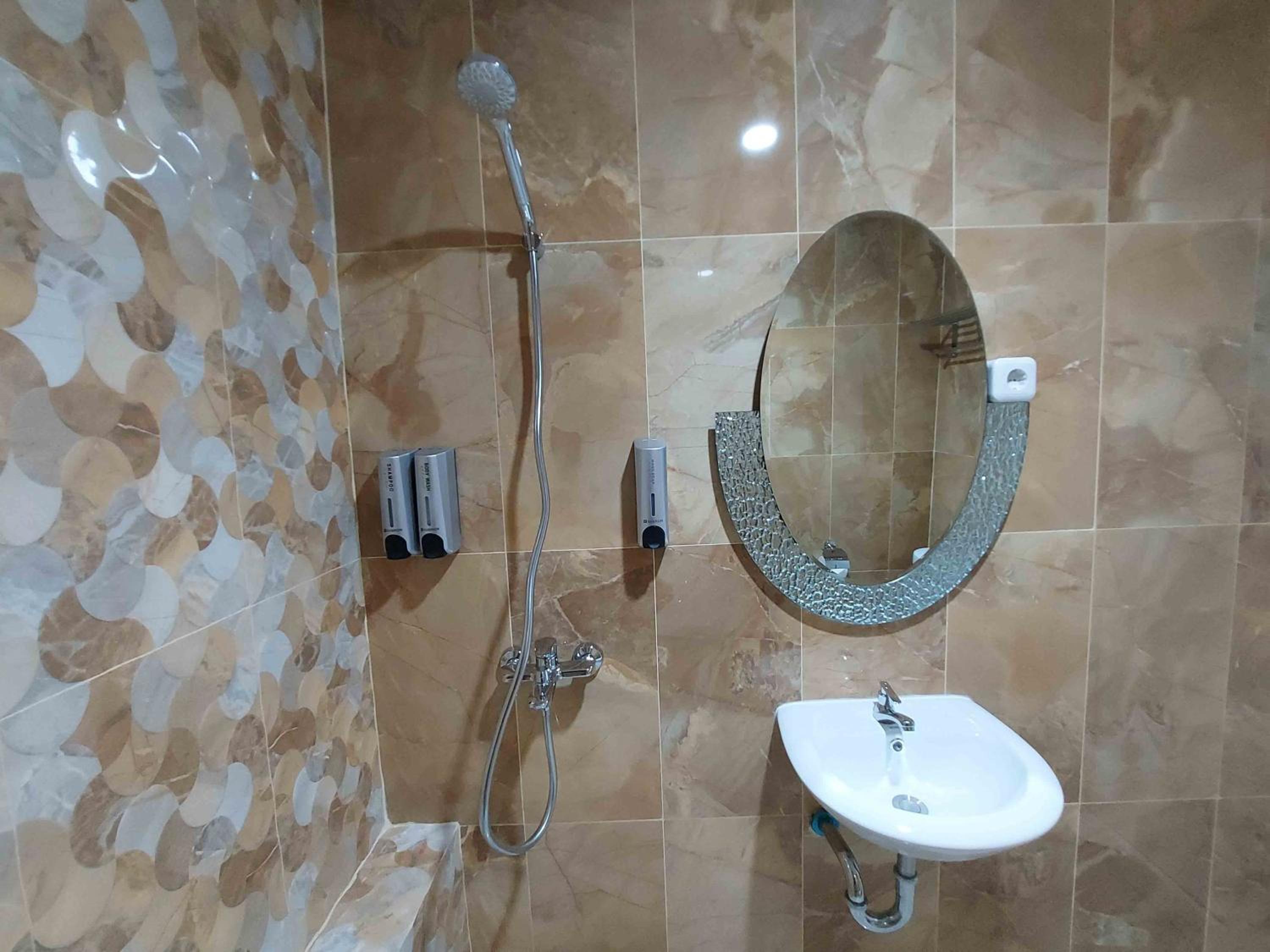 Deluxe Room - Photo 4