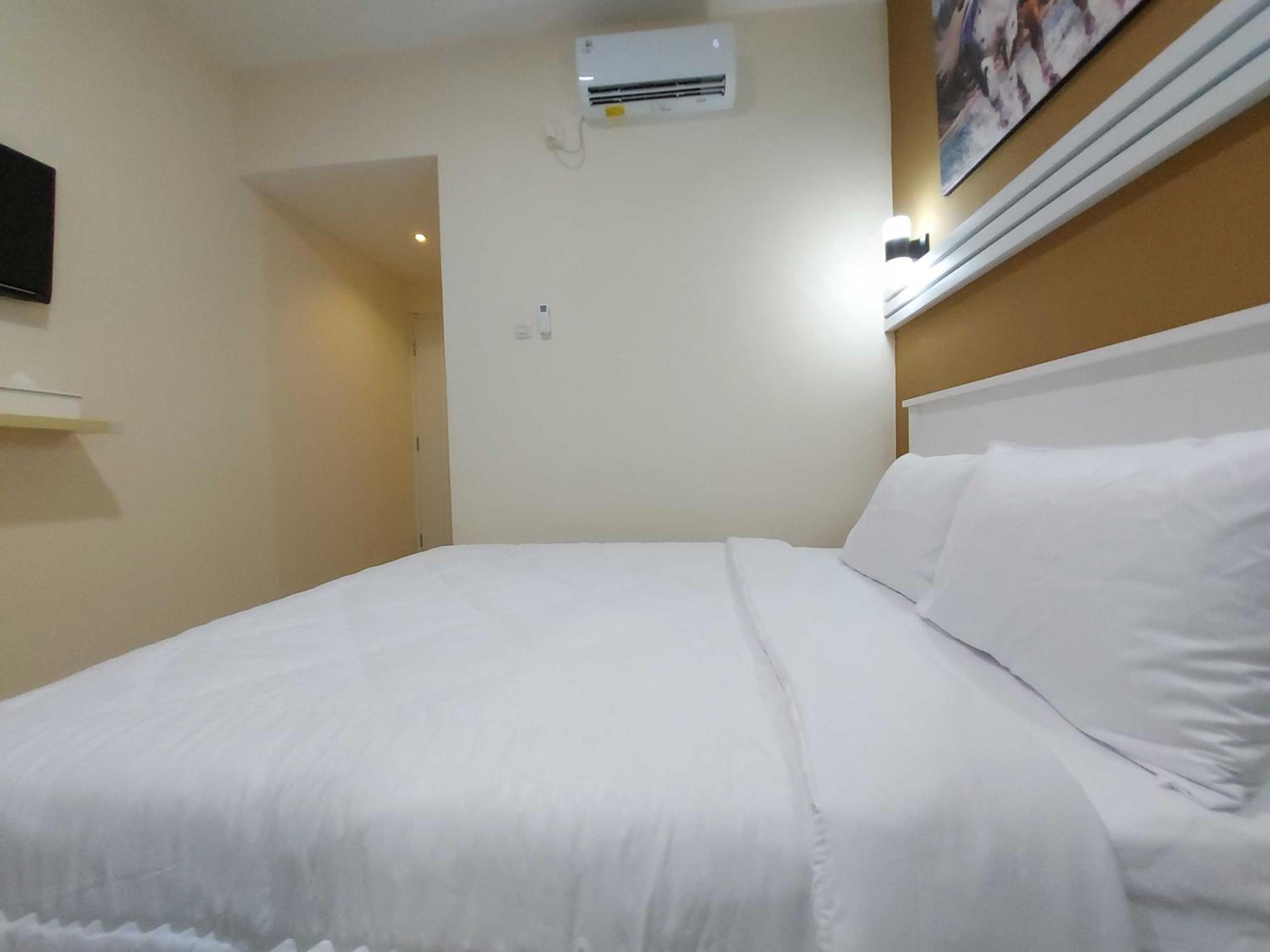 Deluxe Room - Photo 9