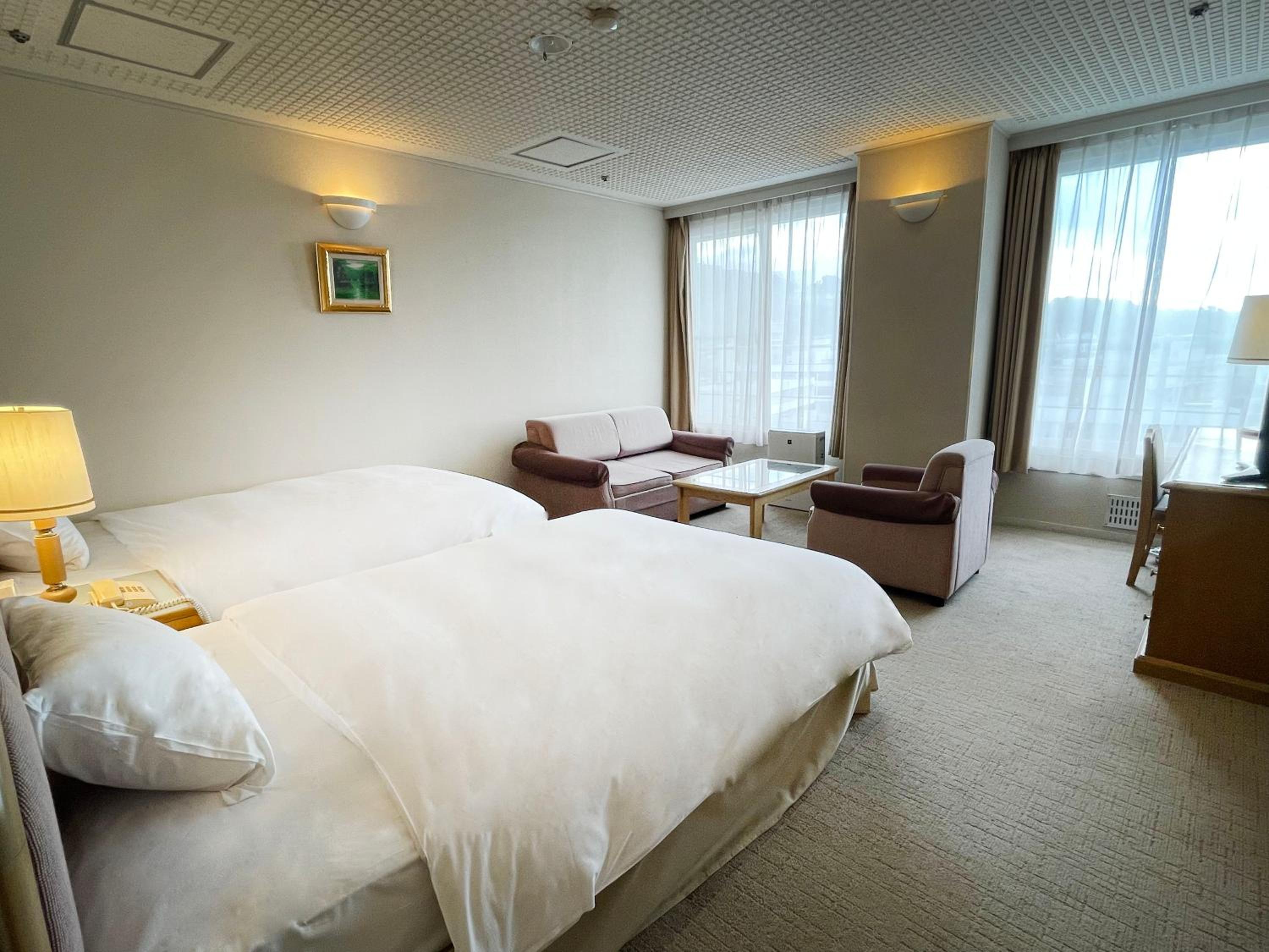 Twin Room with Extra Bed - Smoking photo 3