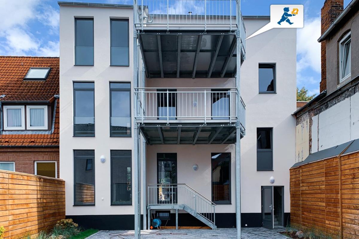 Apartment with Balcony photo 3