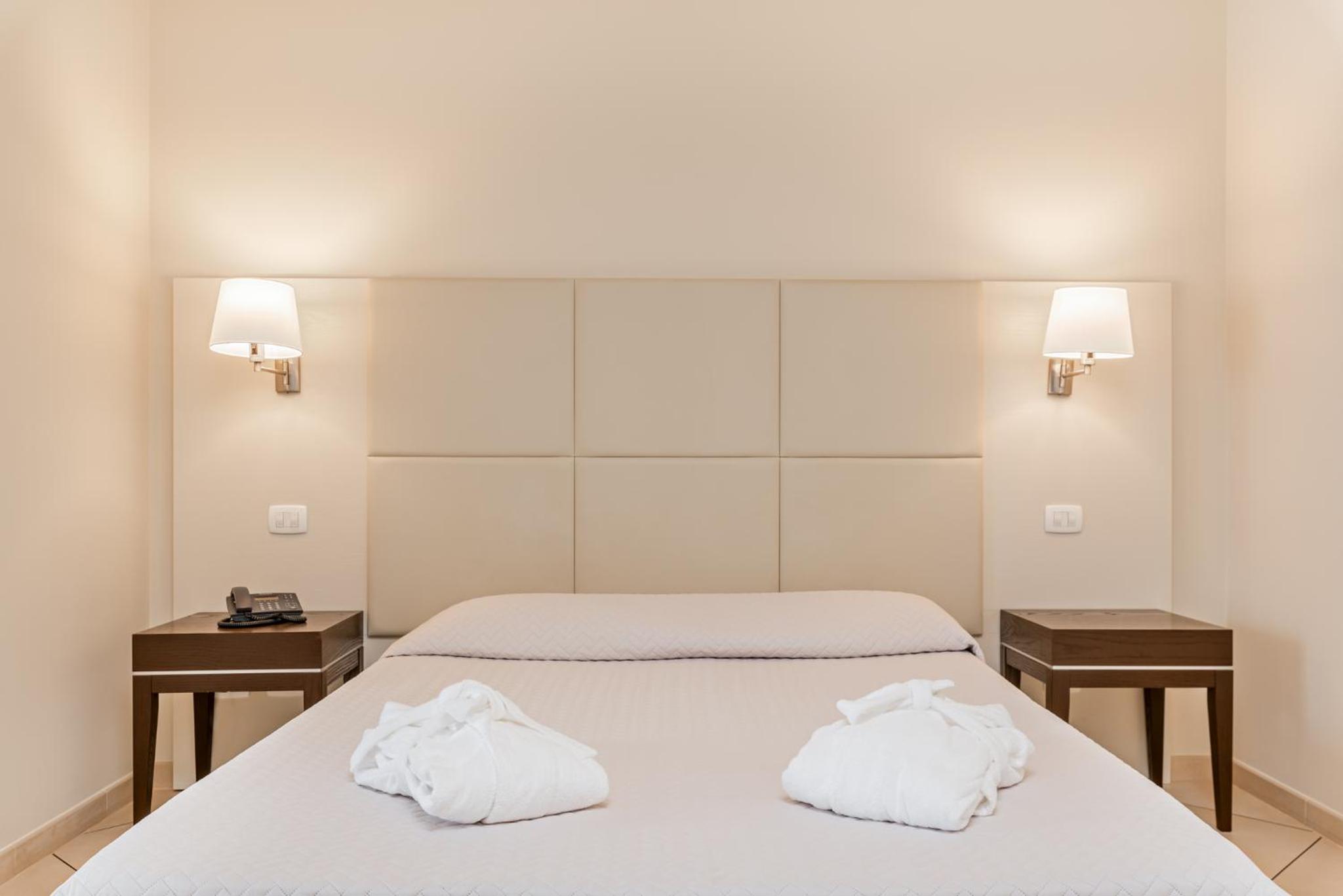 Double or Twin Room - Photo 8