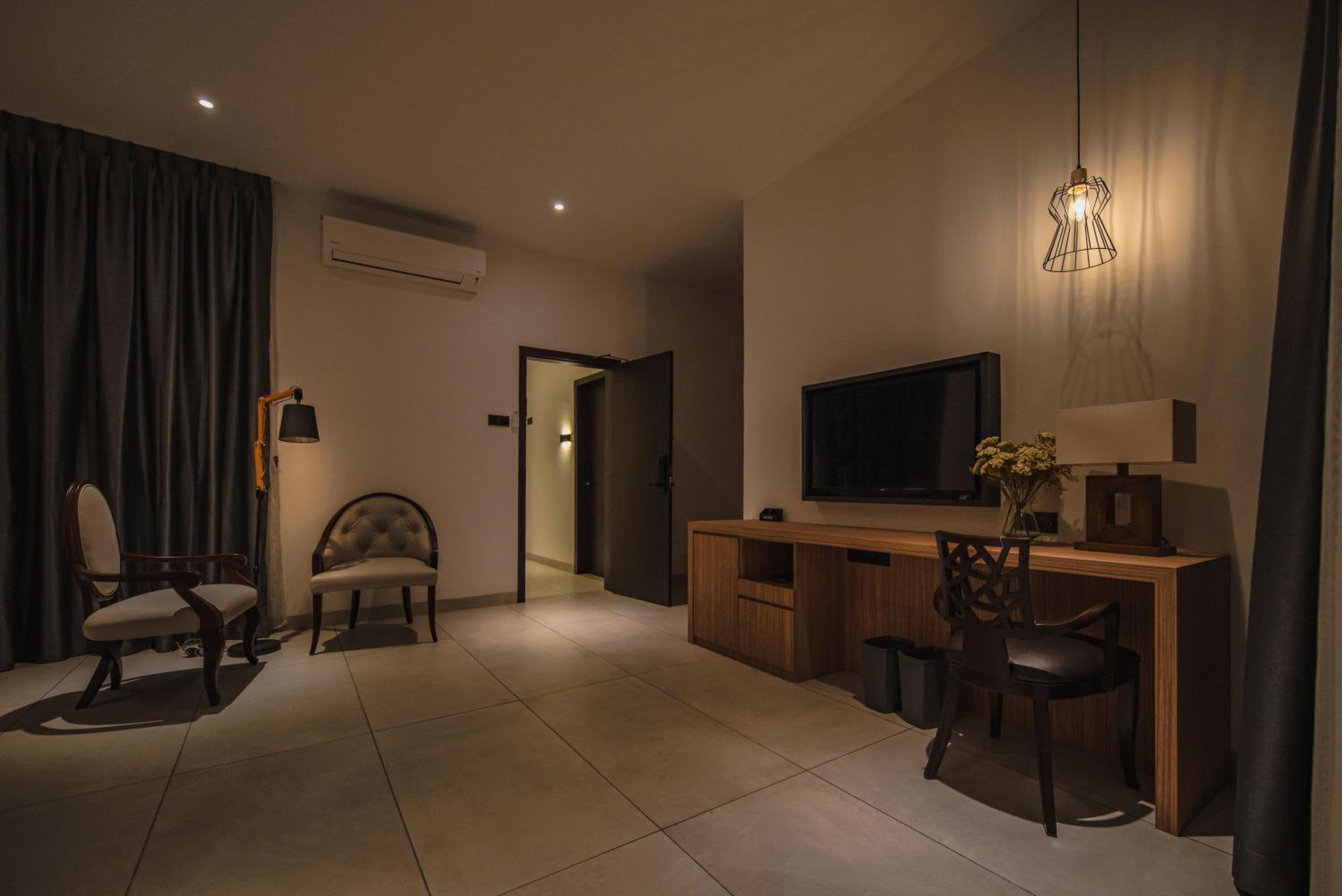 King Room with Balcony photo 2