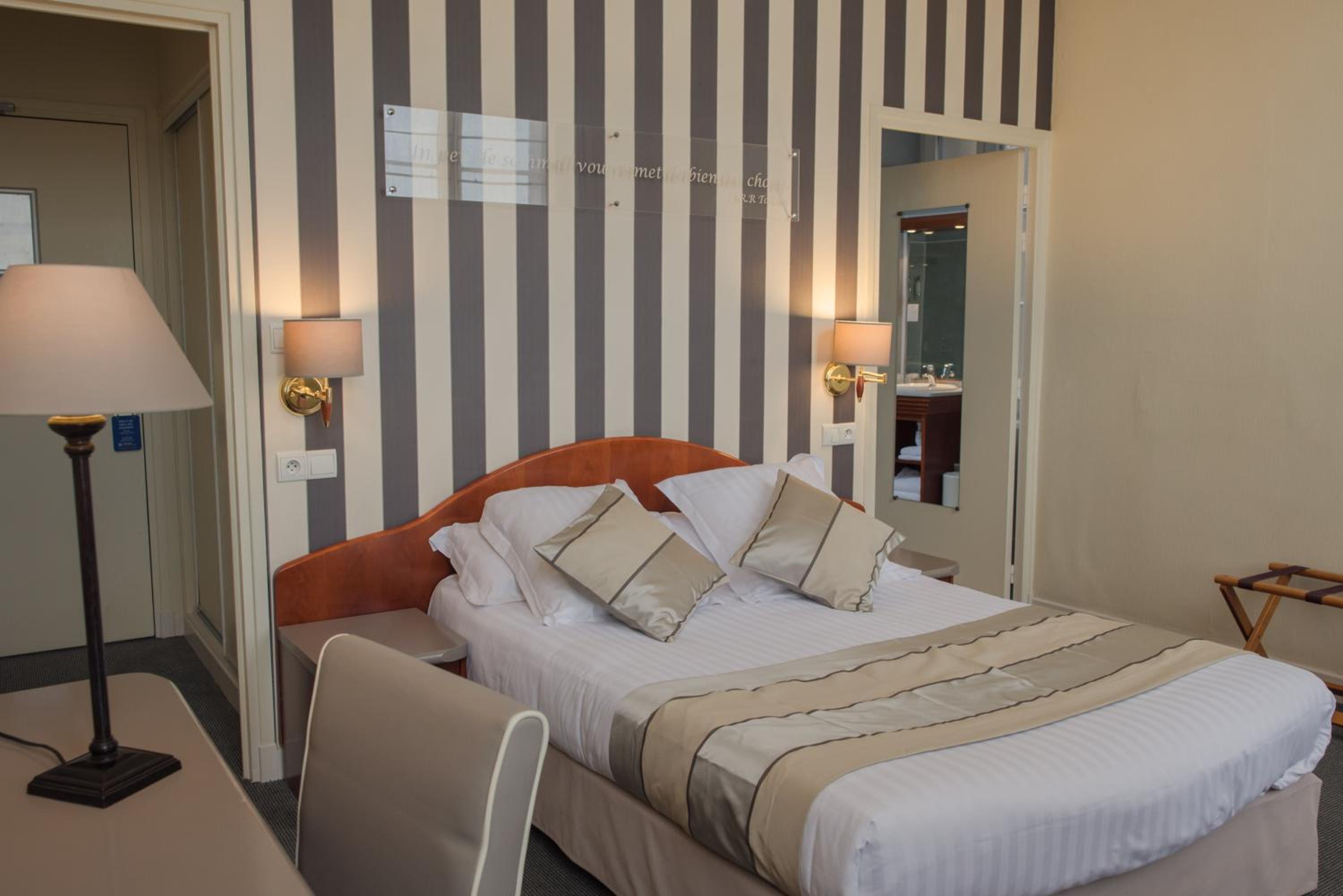 Standard Double Room - Non-Smoking - Photo 4