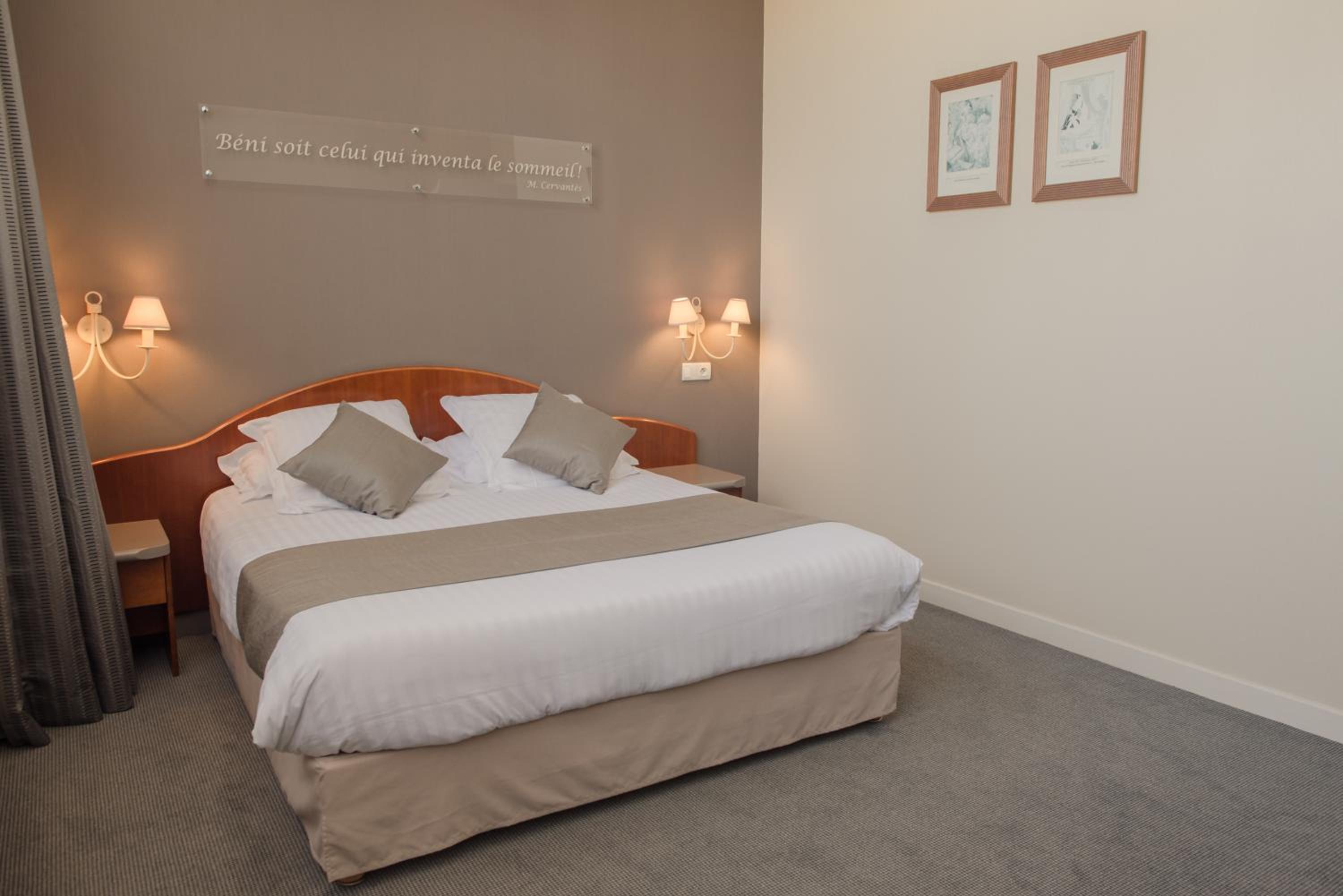 Standard Double Room - Non-Smoking - Photo 5