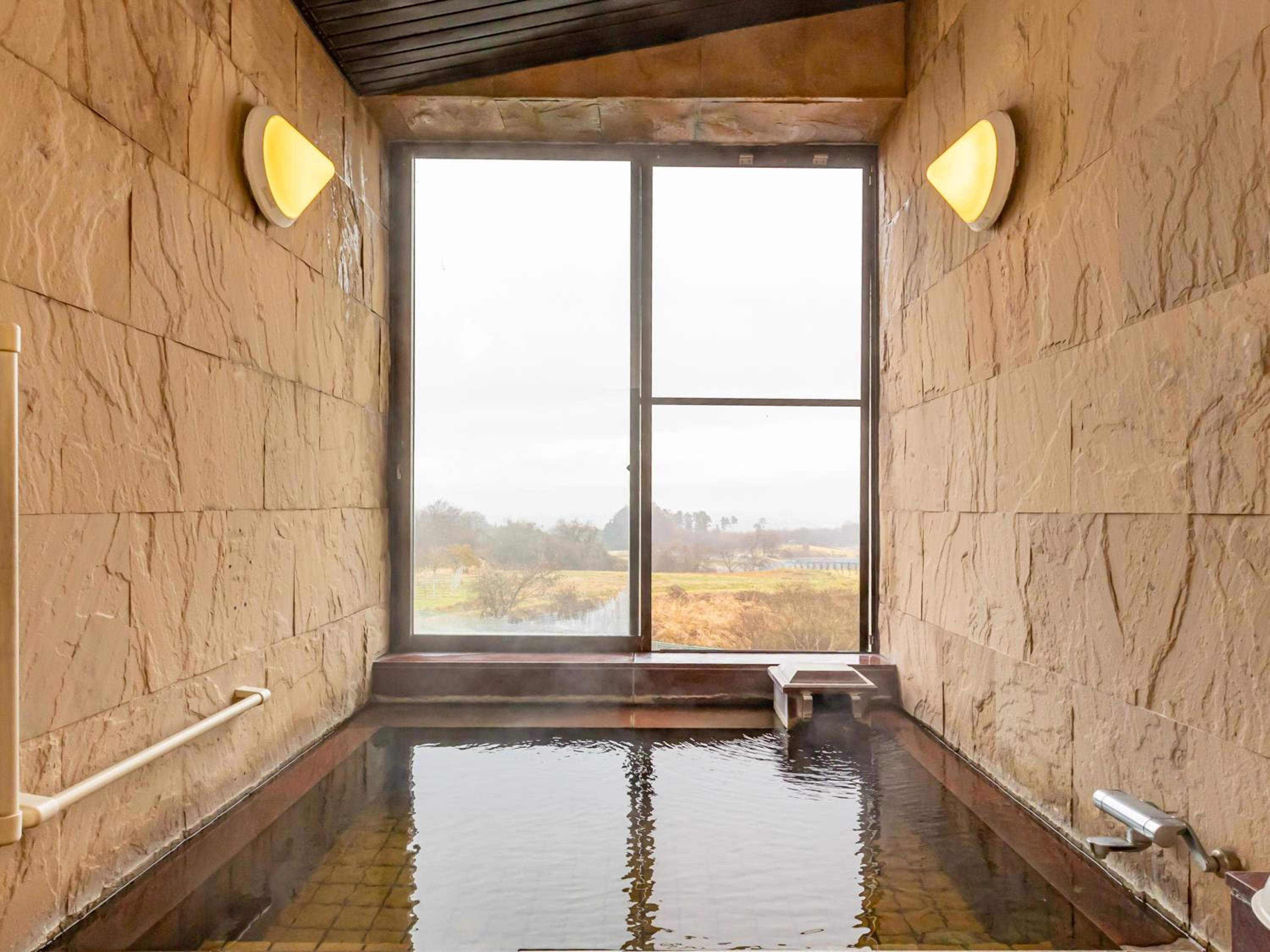 Twin Room with Shared Bathroom - Non-Smoking photo 2
