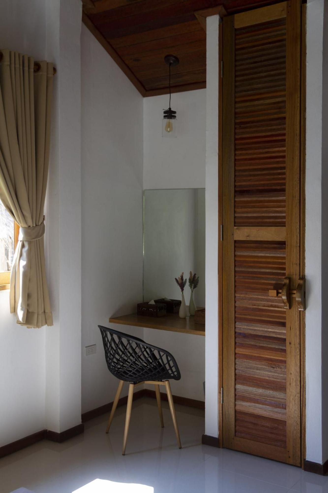 Deluxe King Room photo 2