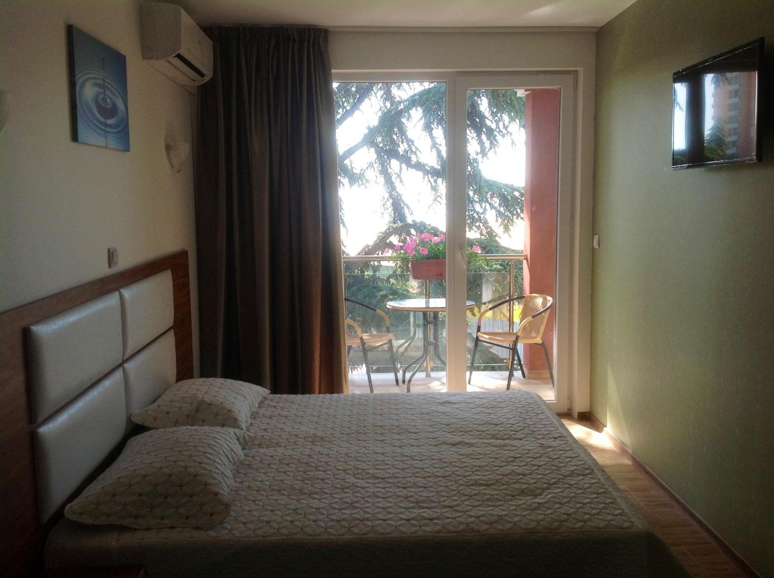 Two-Bedroom Suite with Balcony and Sea View photo 1