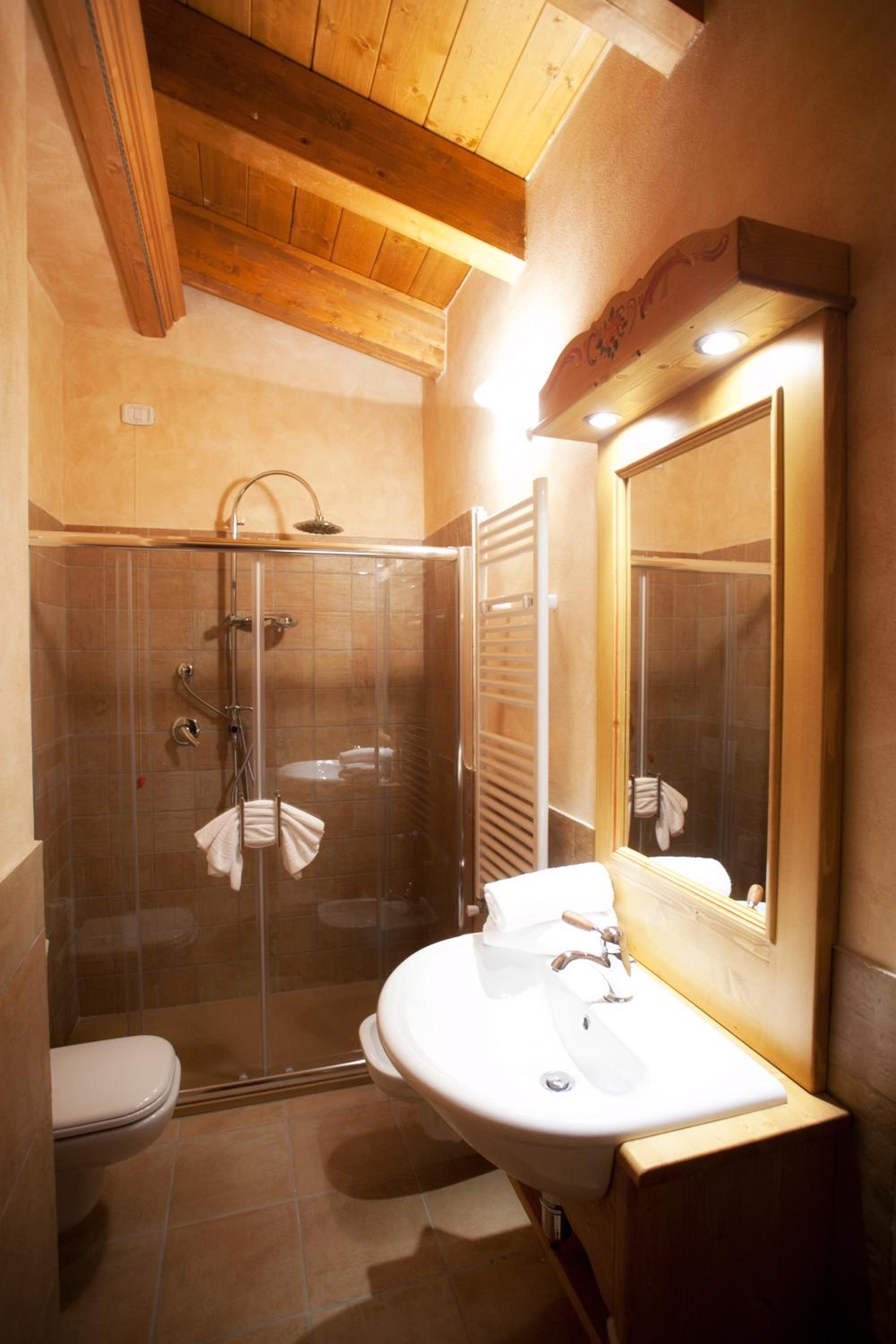 Double or Twin Room - Photo 10