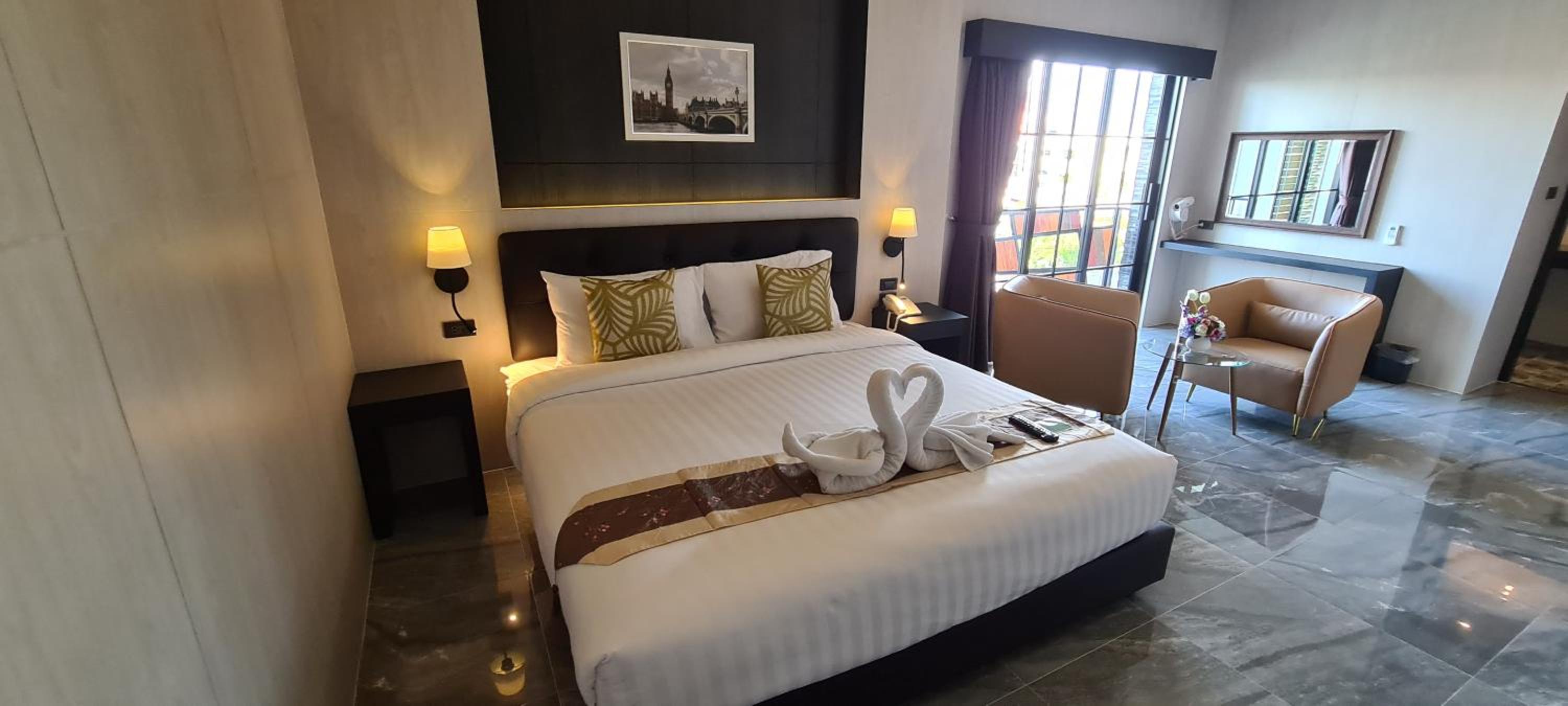 Junior Suite with Balcony photo 1