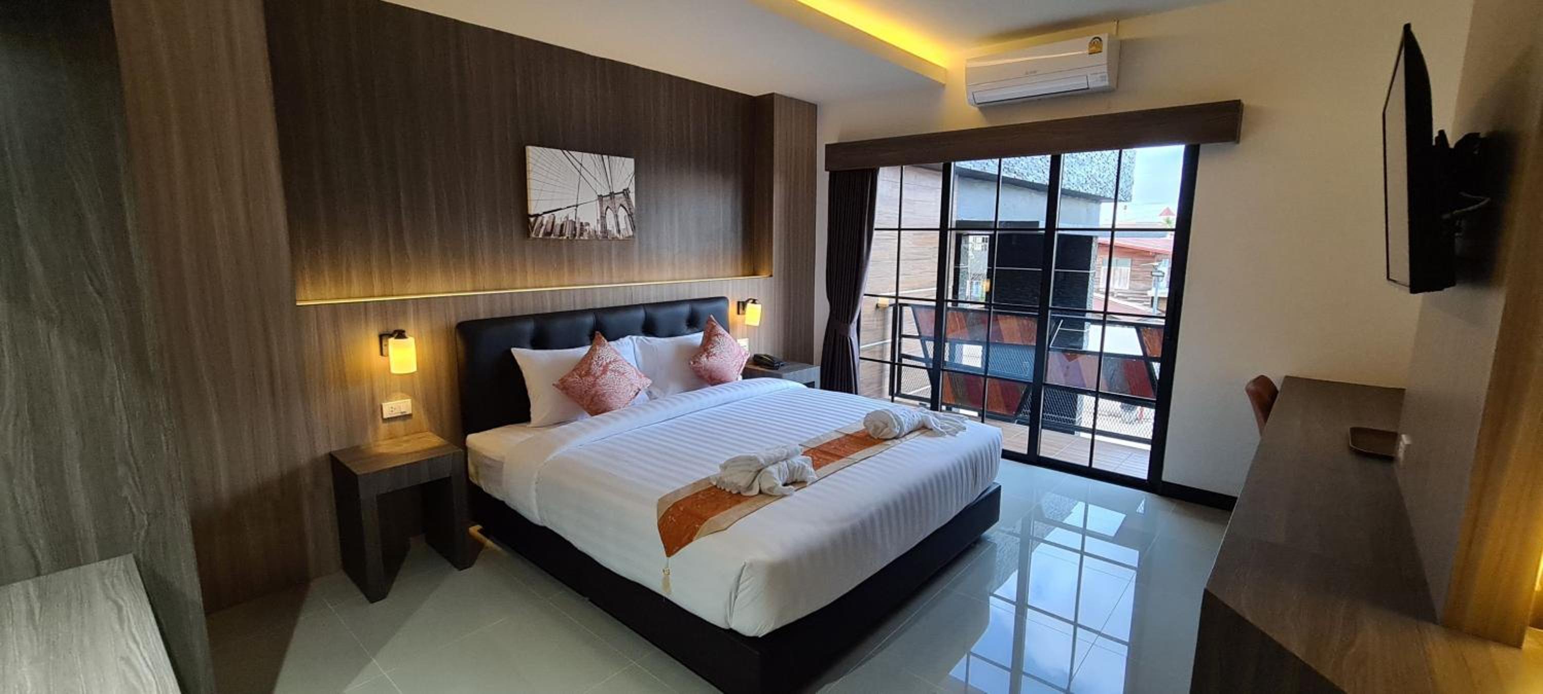 Deluxe King Room - Photo 5