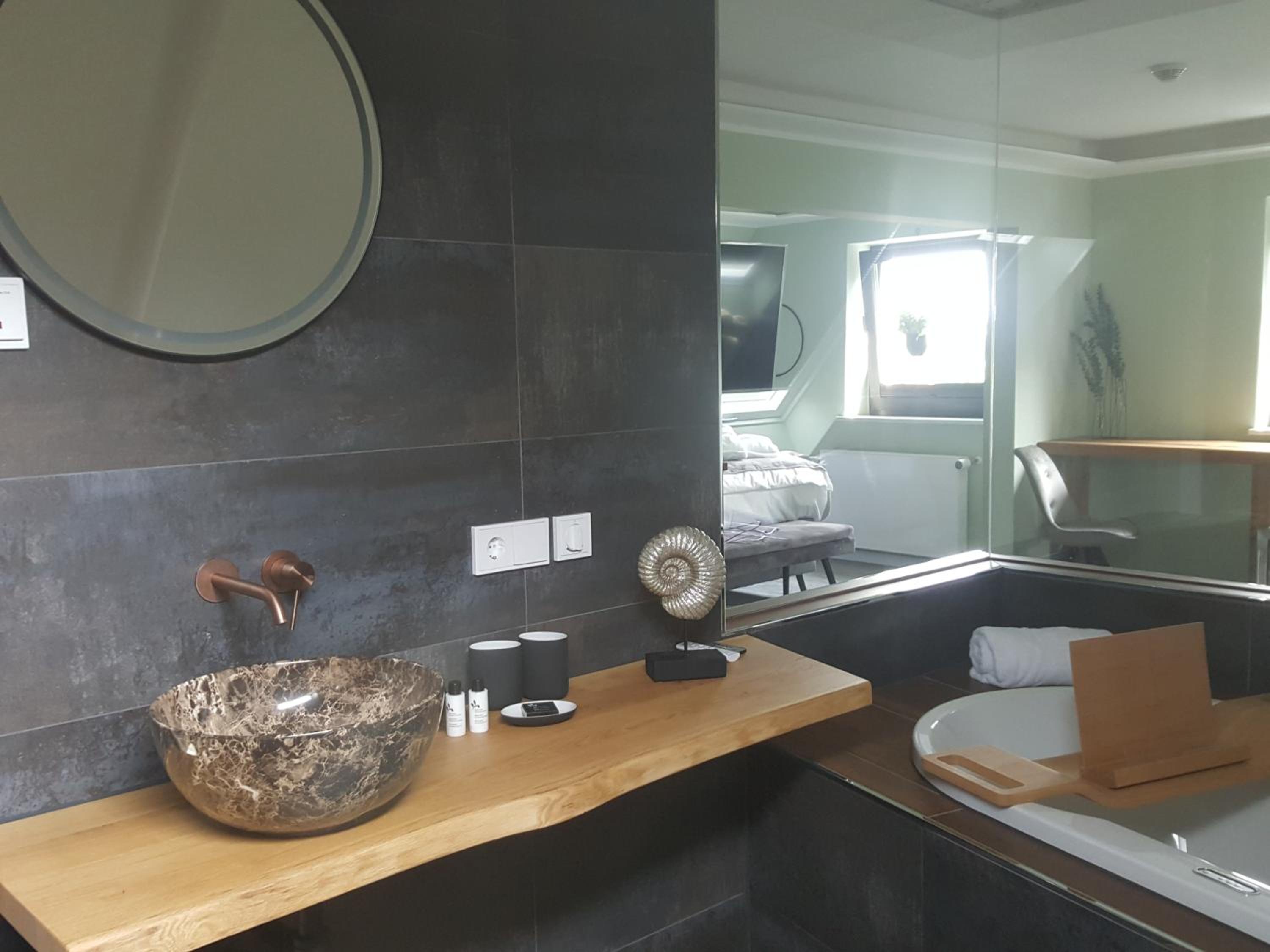 Deluxe Suite - Photo 5