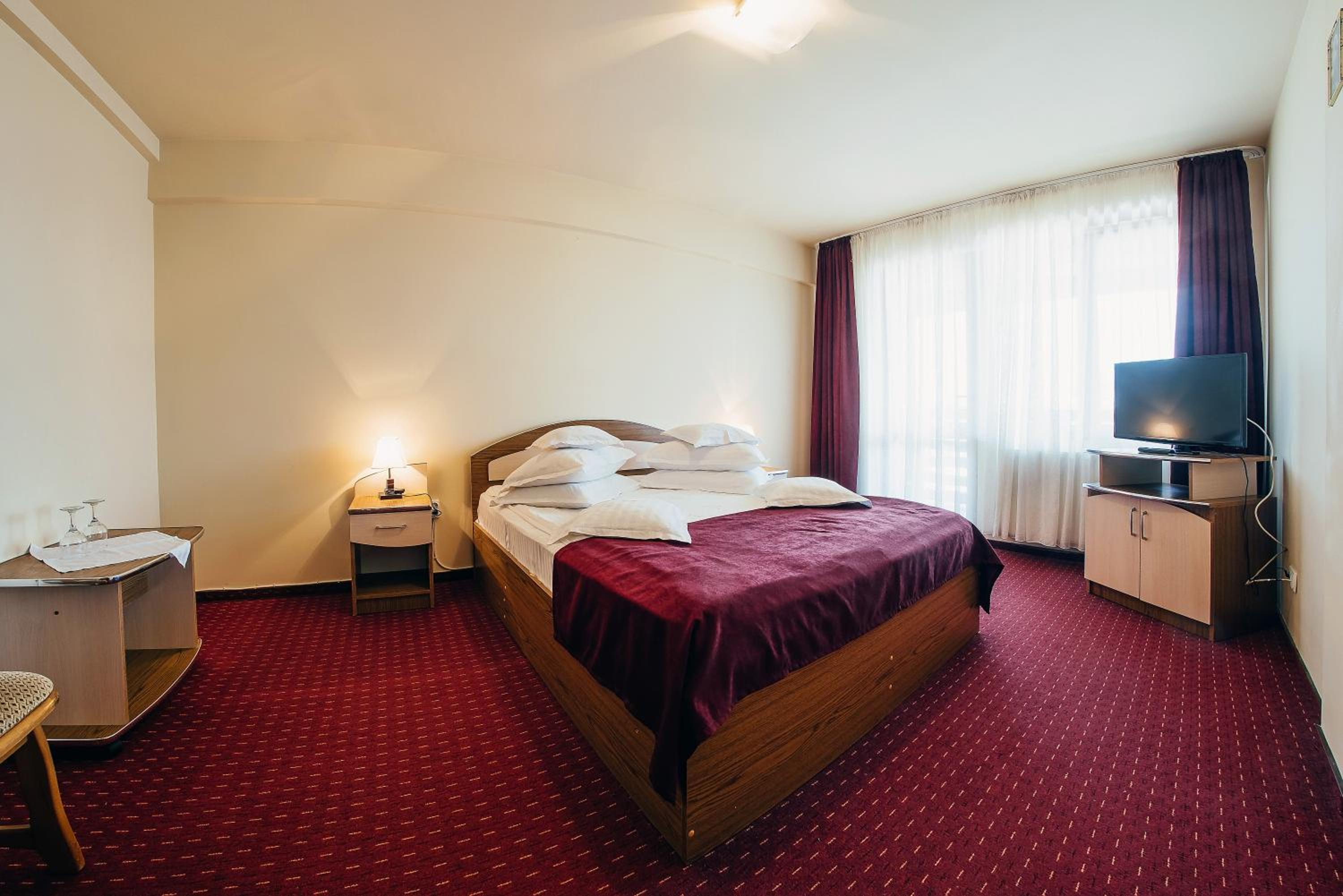 One-Bedroom Apartment - Photo 7