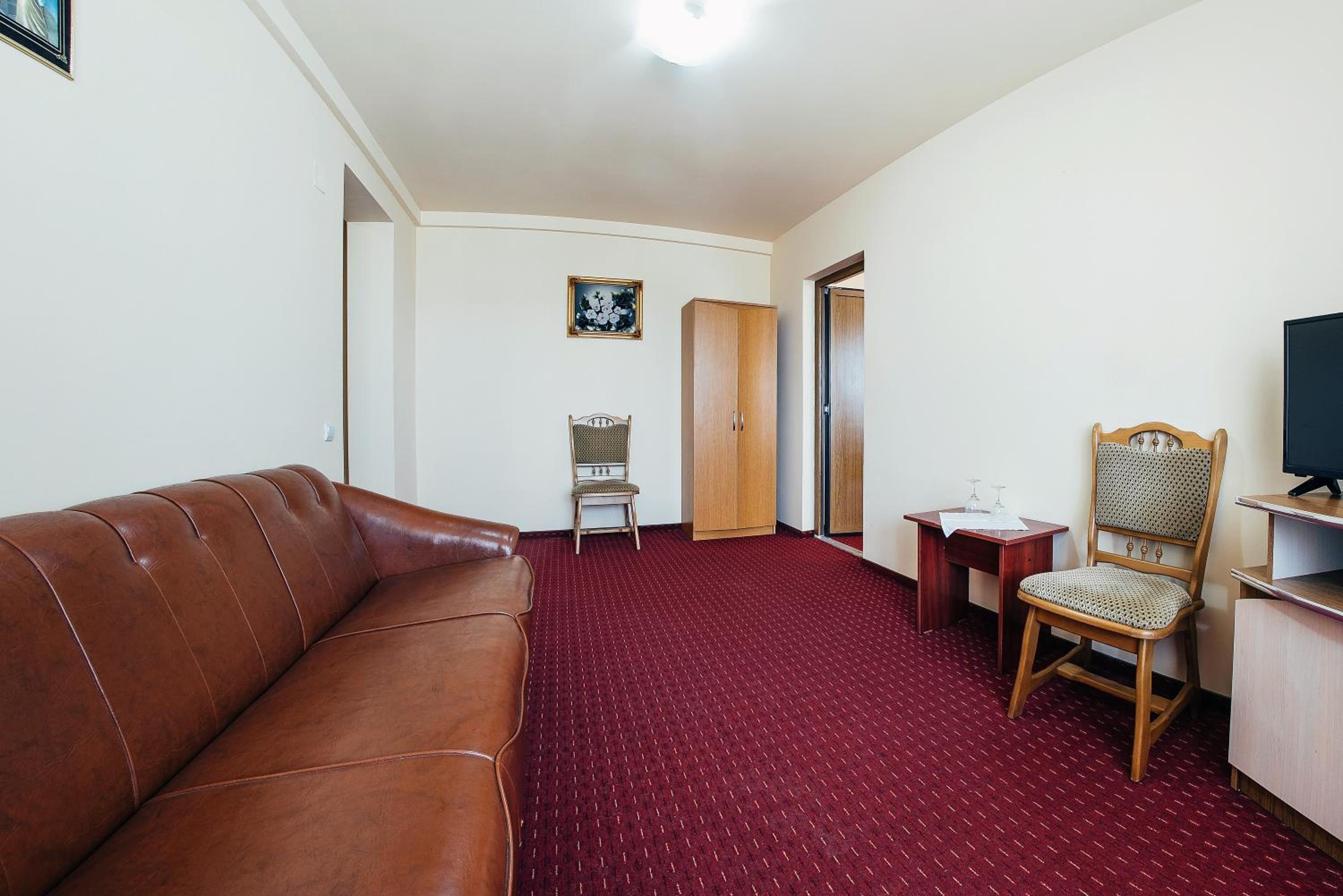One-Bedroom Apartment - Photo 4