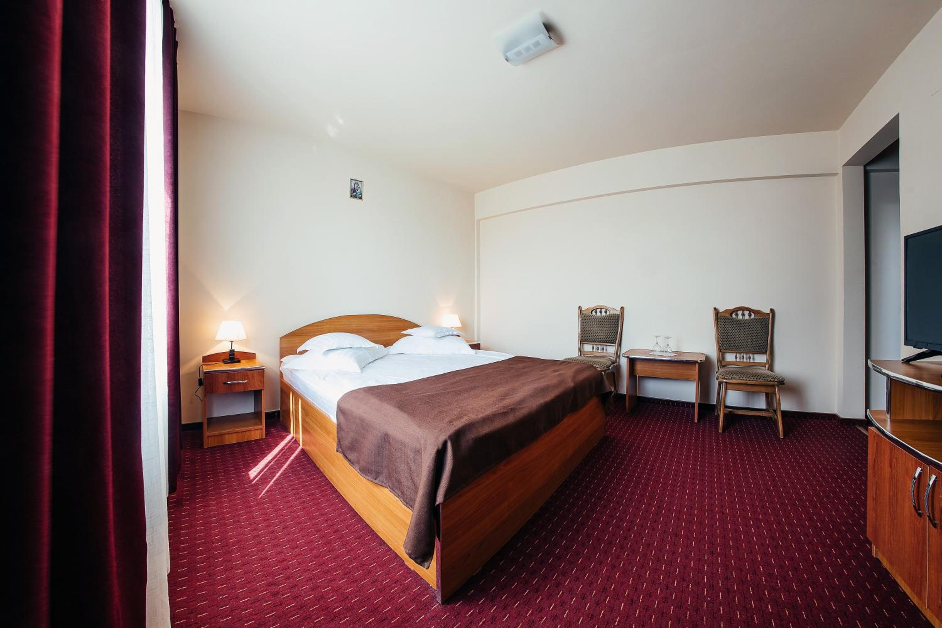 Standard Double Room - Photo 11