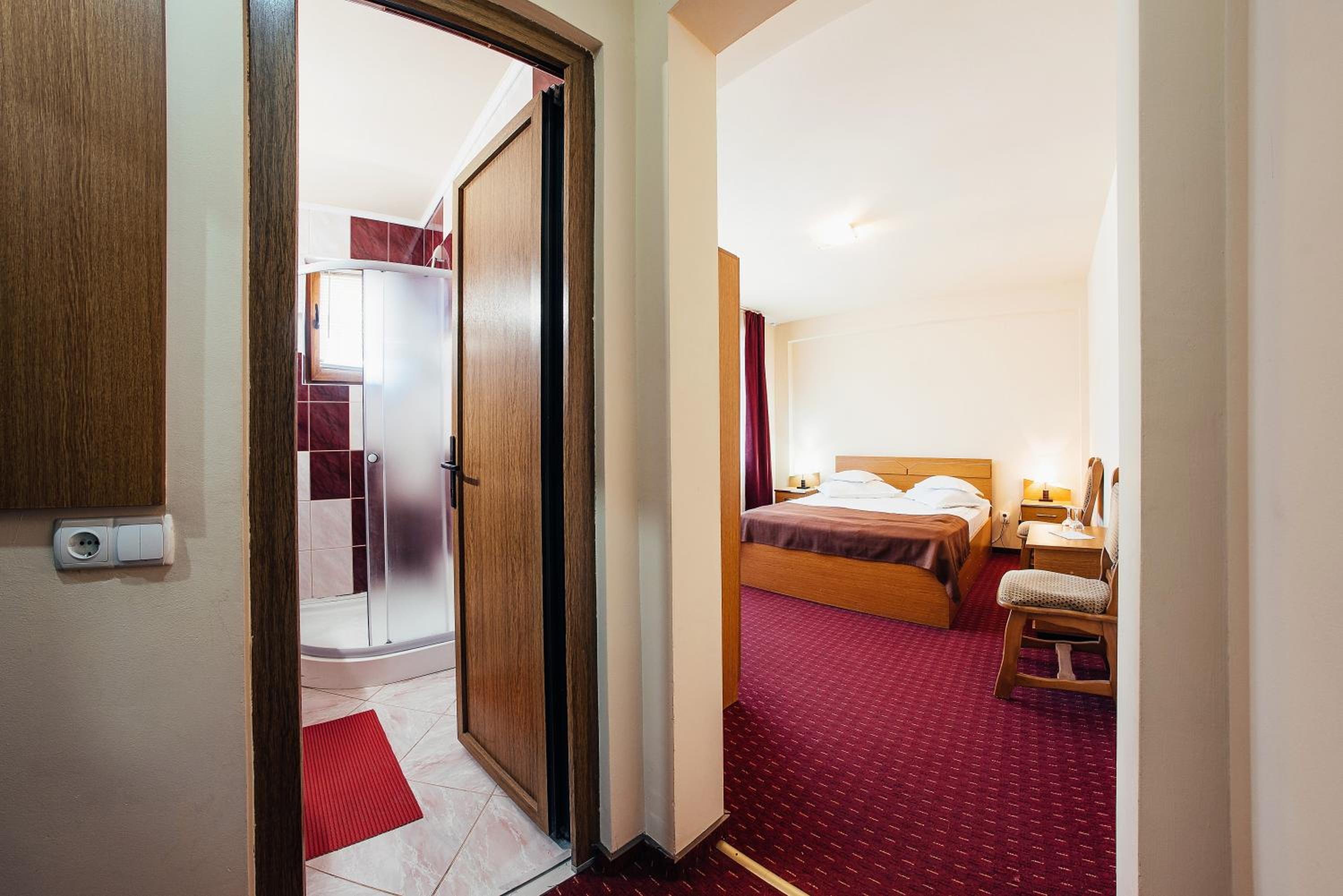Standard Double Room - Photo 3