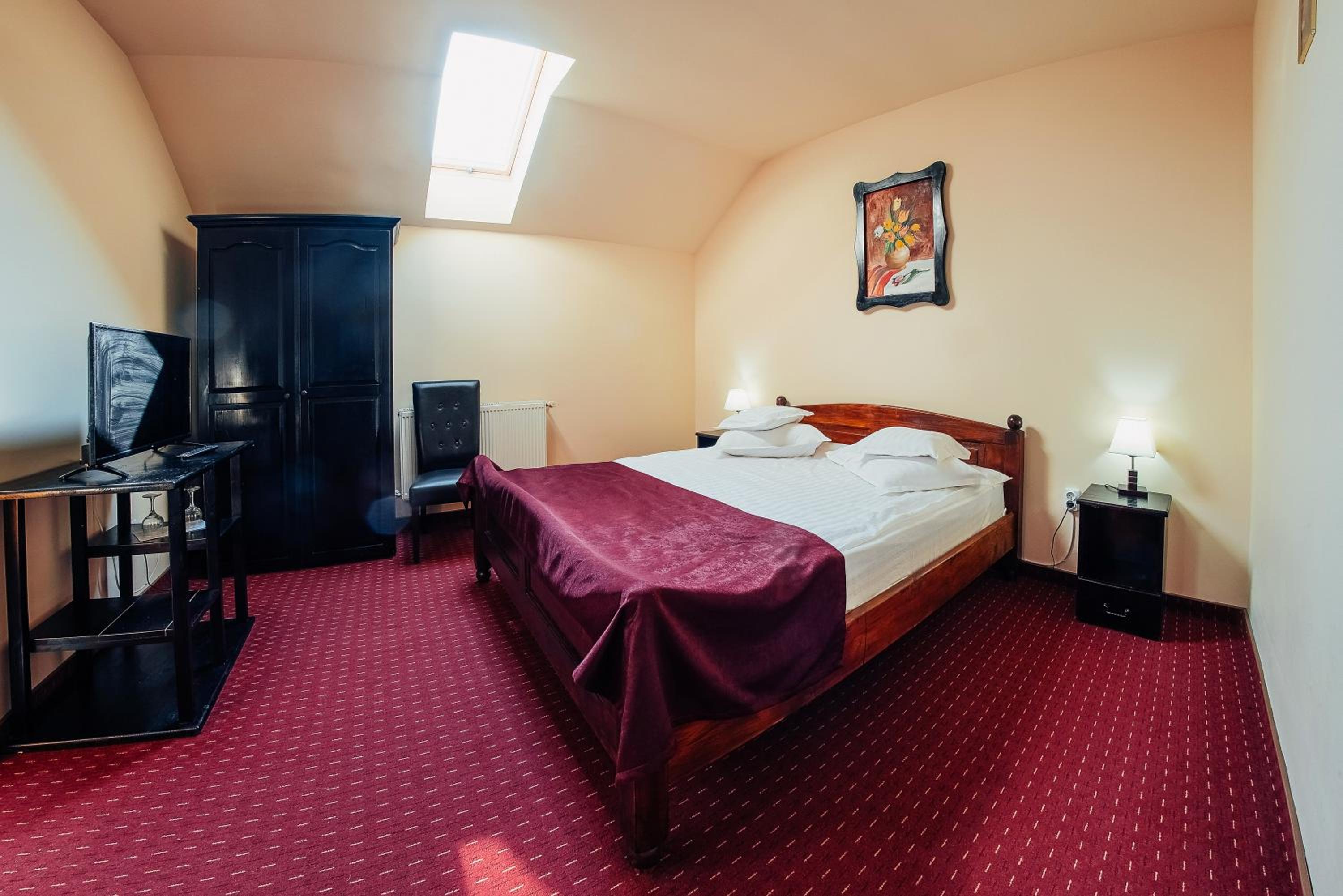 Standard Double Room - Photo 12