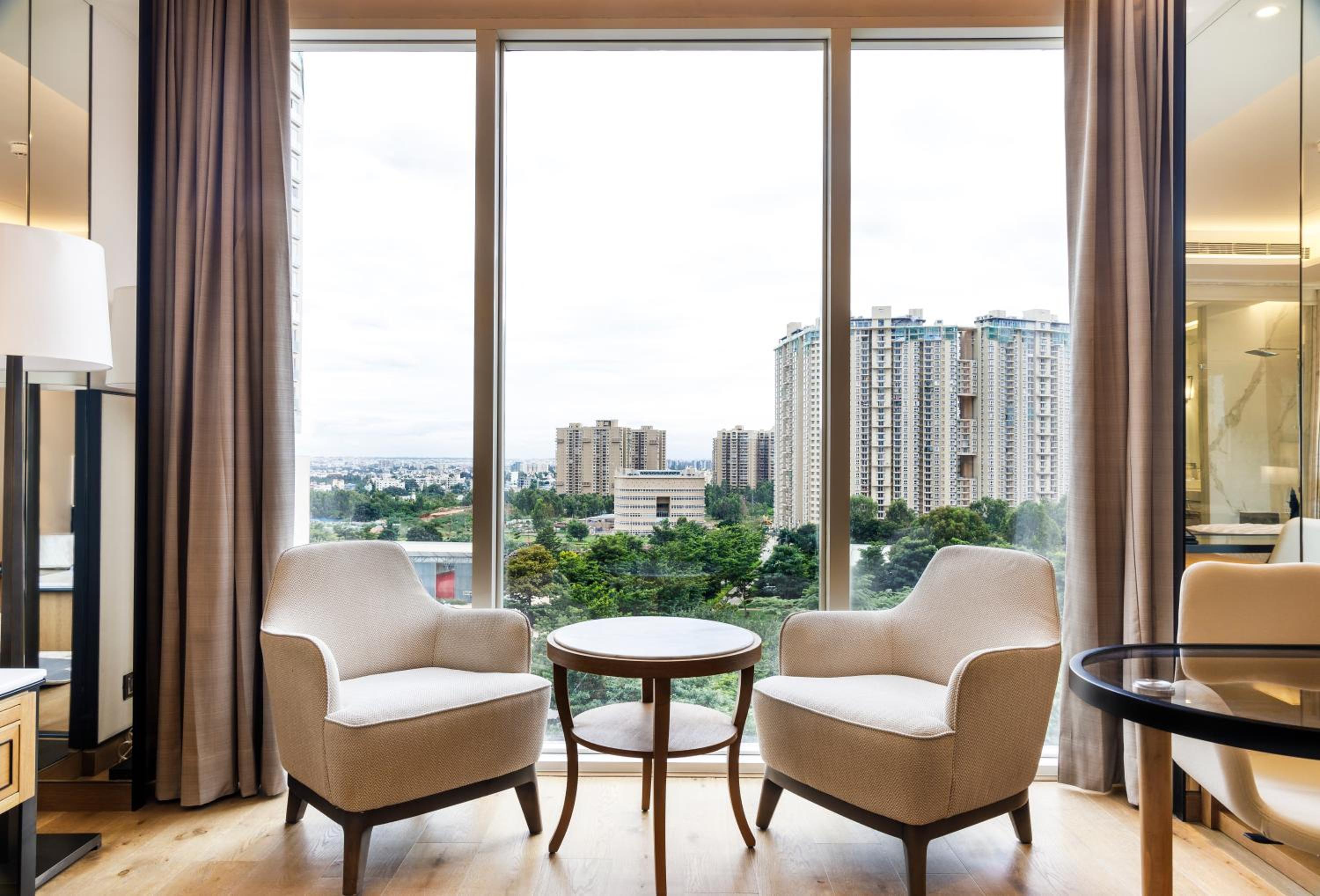 Luxury Suite - Photo 3