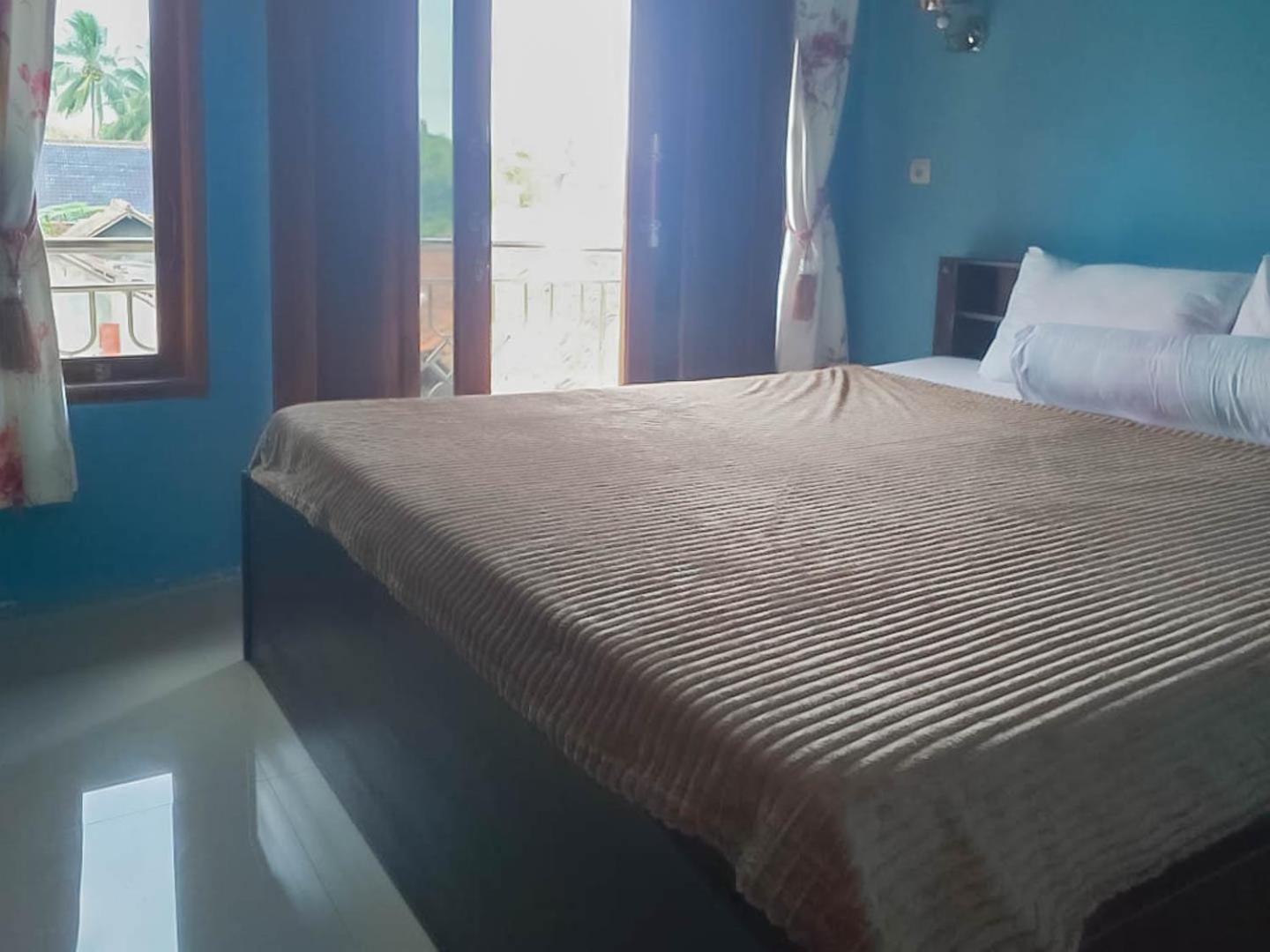 Standard Double Room with Shared Bathroom photo 3