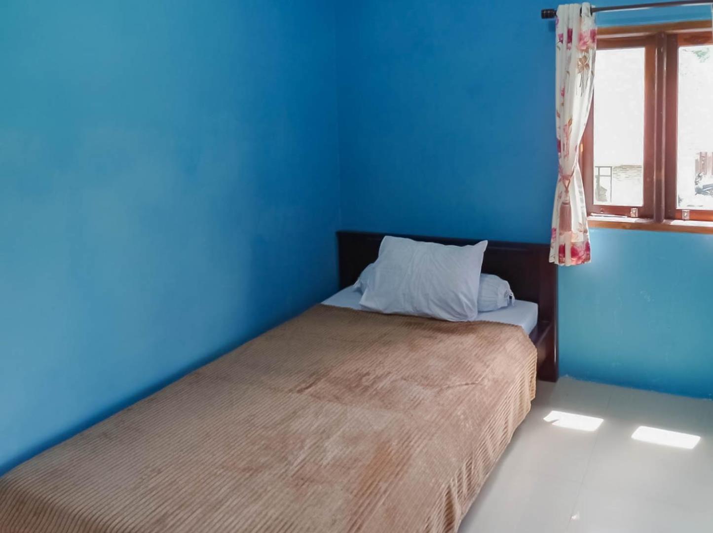 Standard Double Room with Shared Bathroom