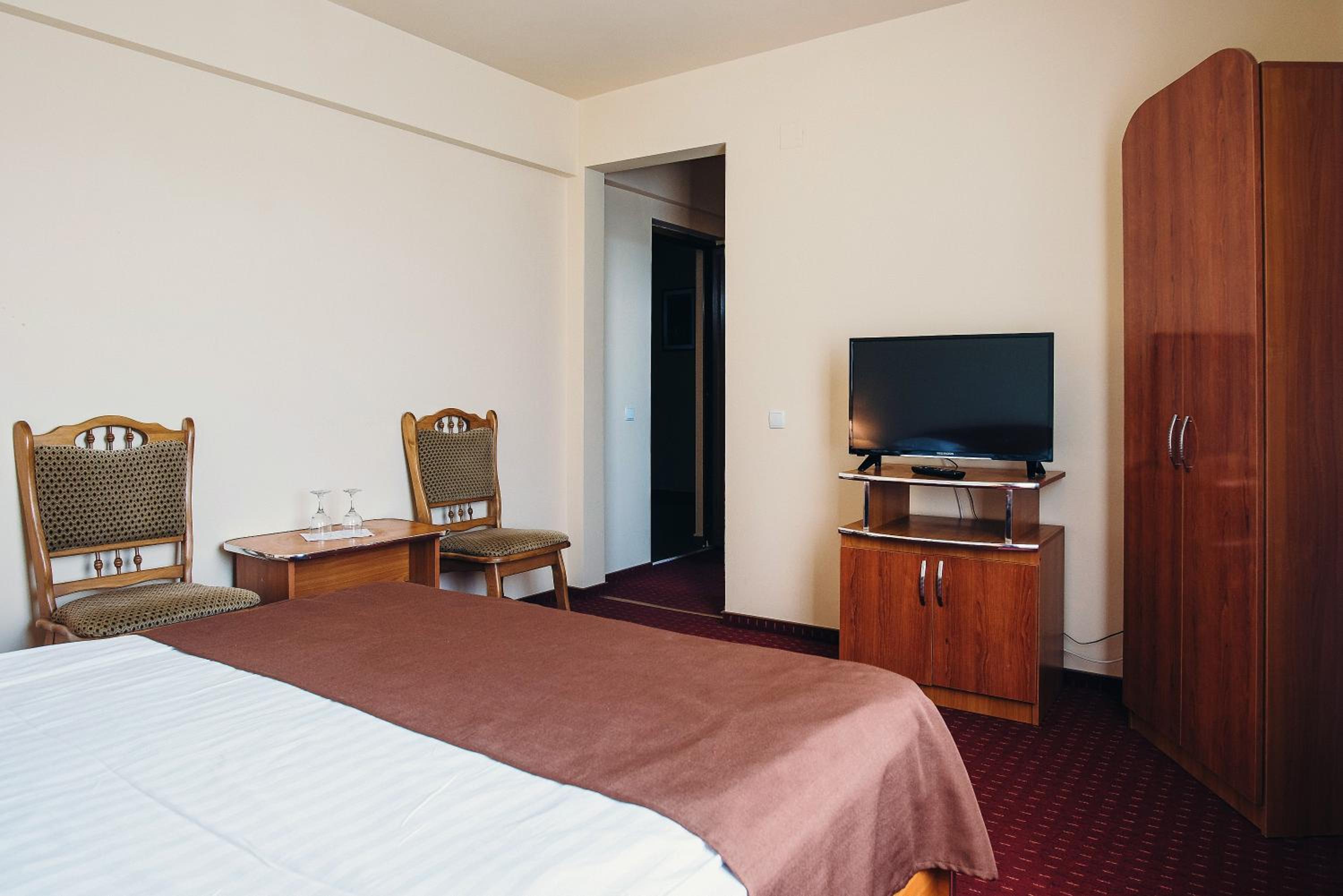 Standard Double Room - Photo 6