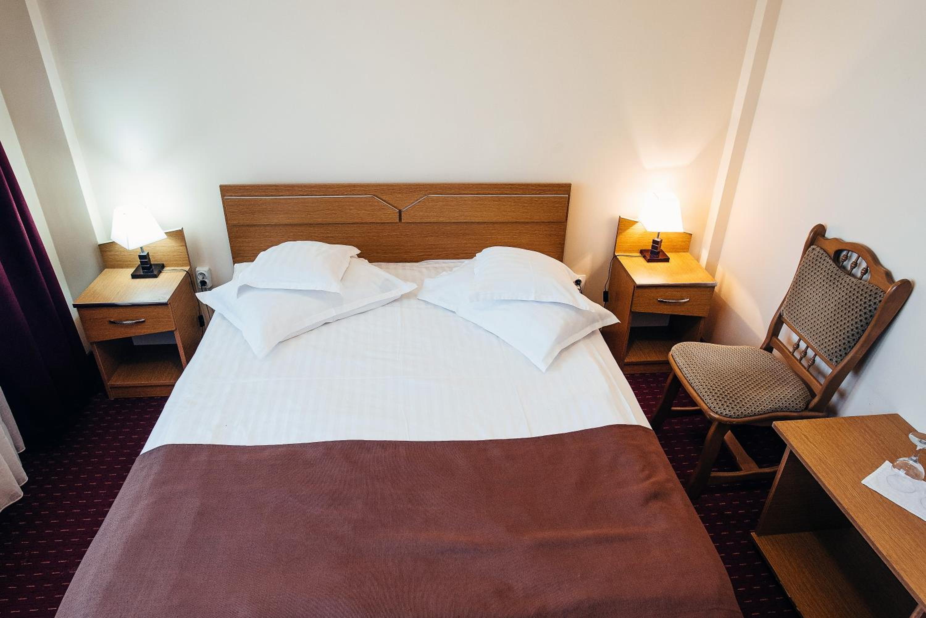 Standard Double Room - Photo 8